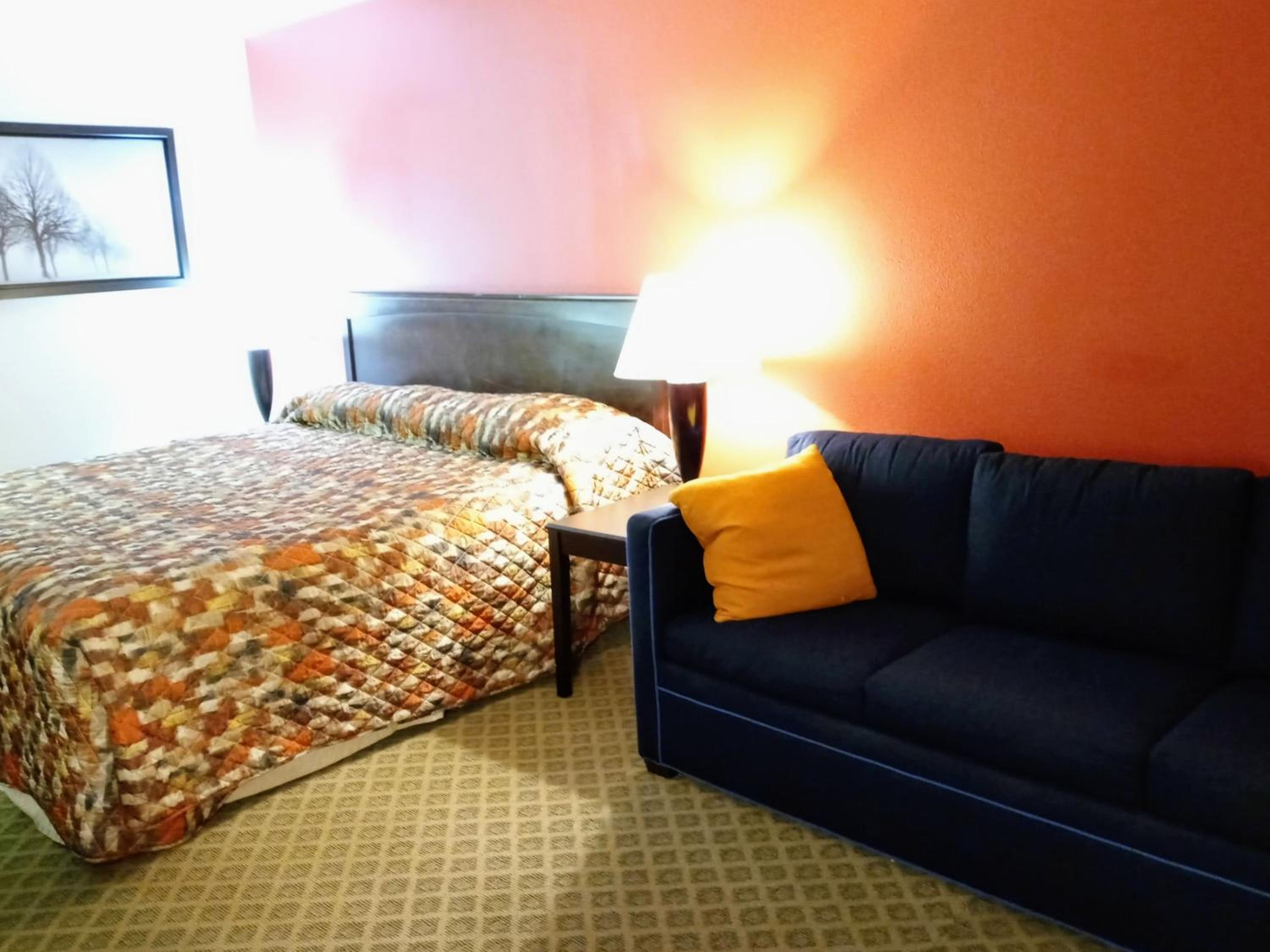 Deluxe King Room - Photo 9