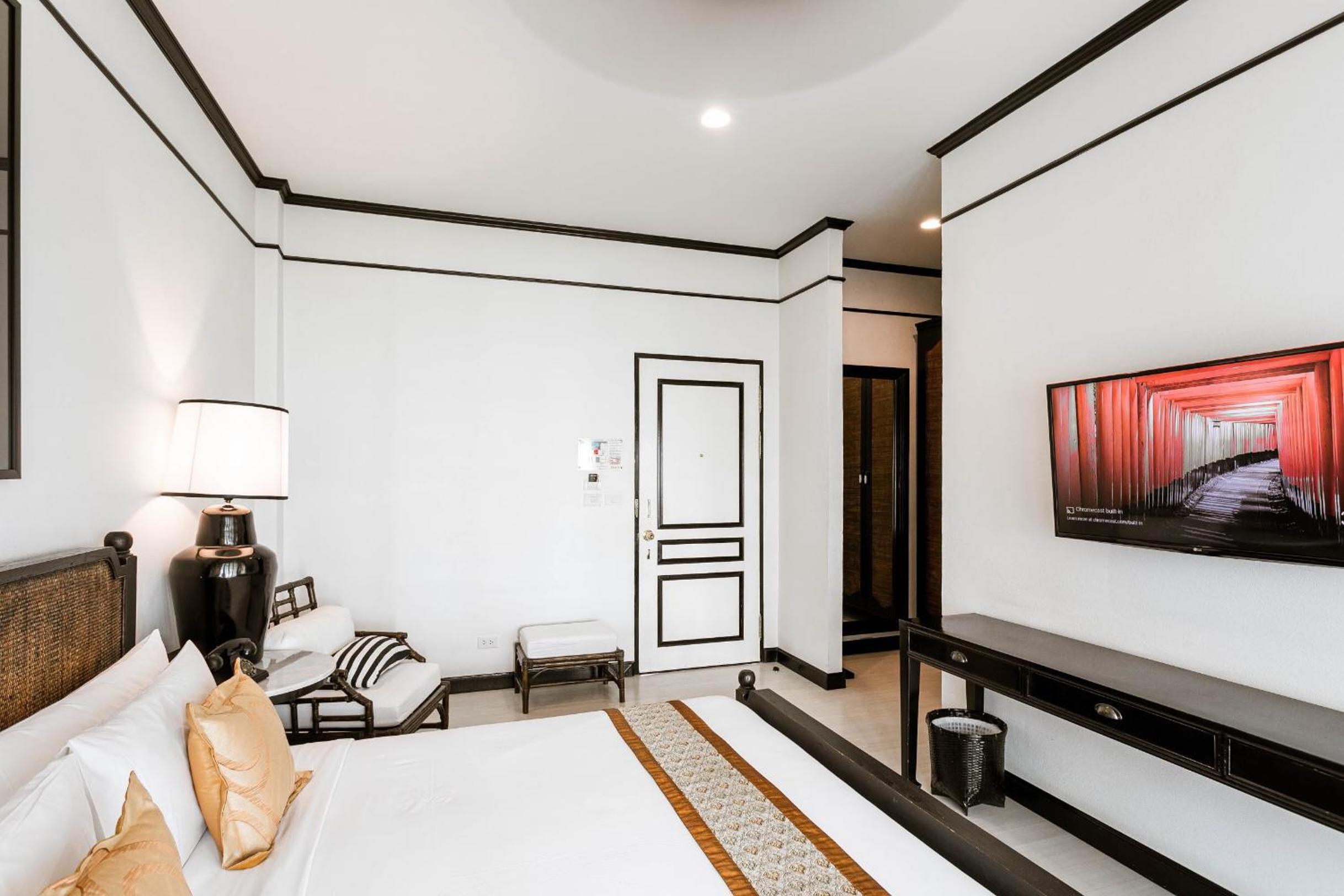 Deluxe Double or Twin Room - Photo 8