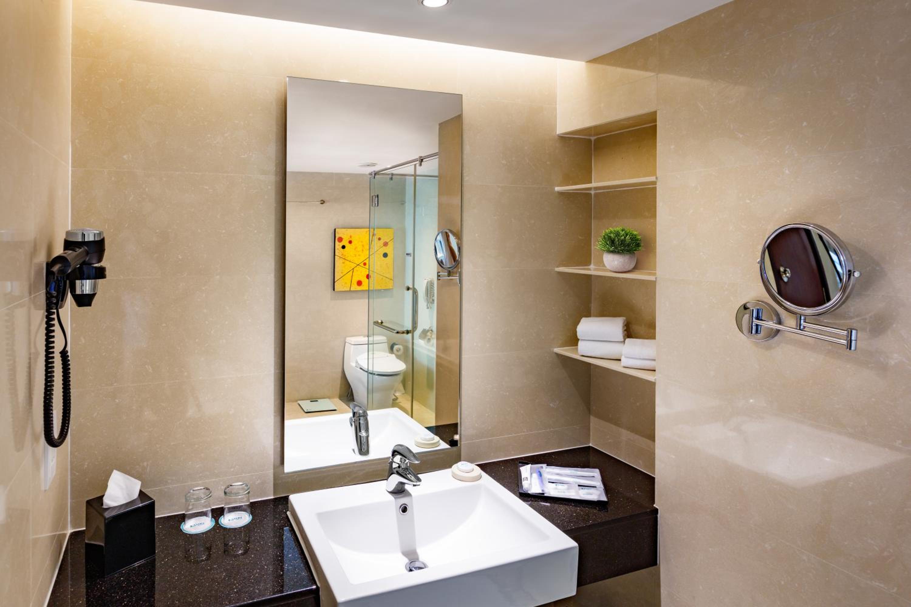 Eastin Deluxe Suite - Photo 4
