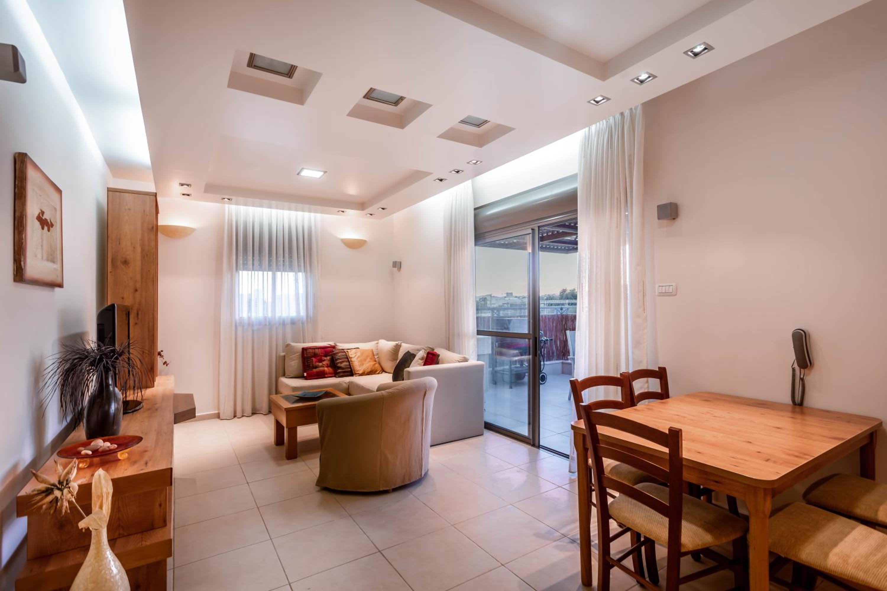 Penthouse with Balcony - Pool View photo 2