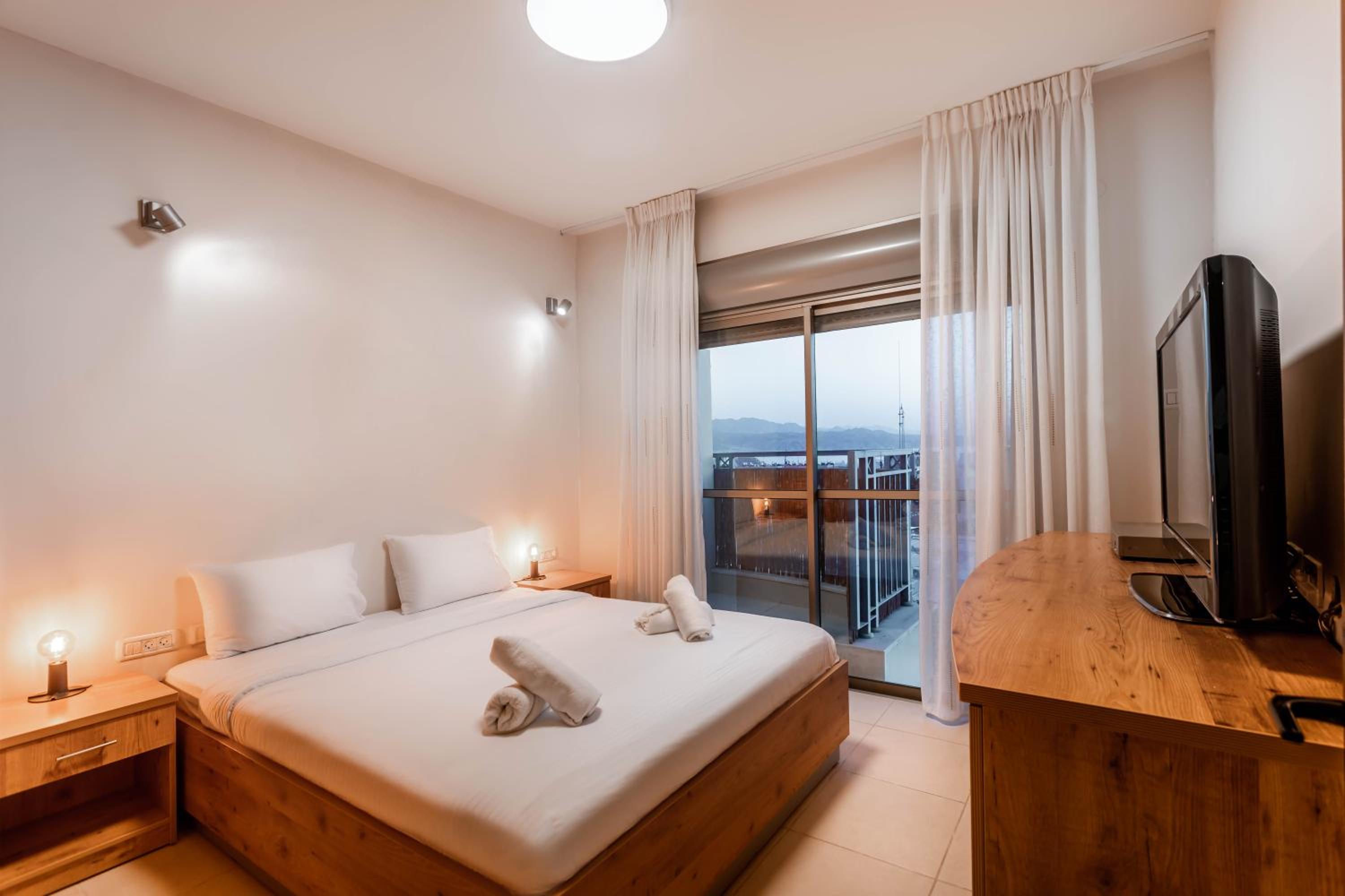 Penthouse with Balcony - Pool View photo 3