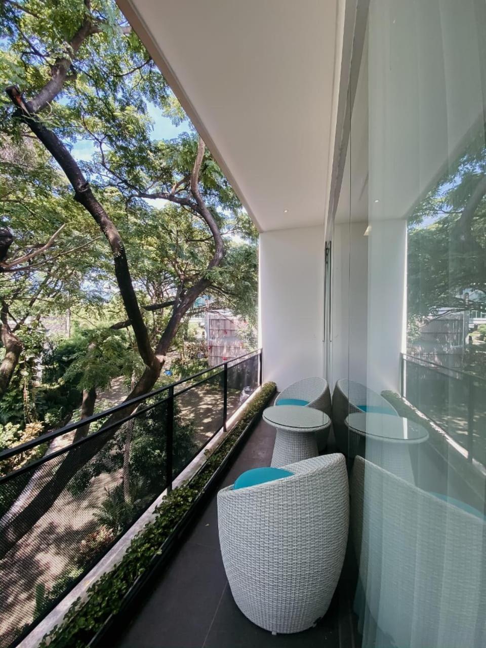 Executive Suite - Photo 3