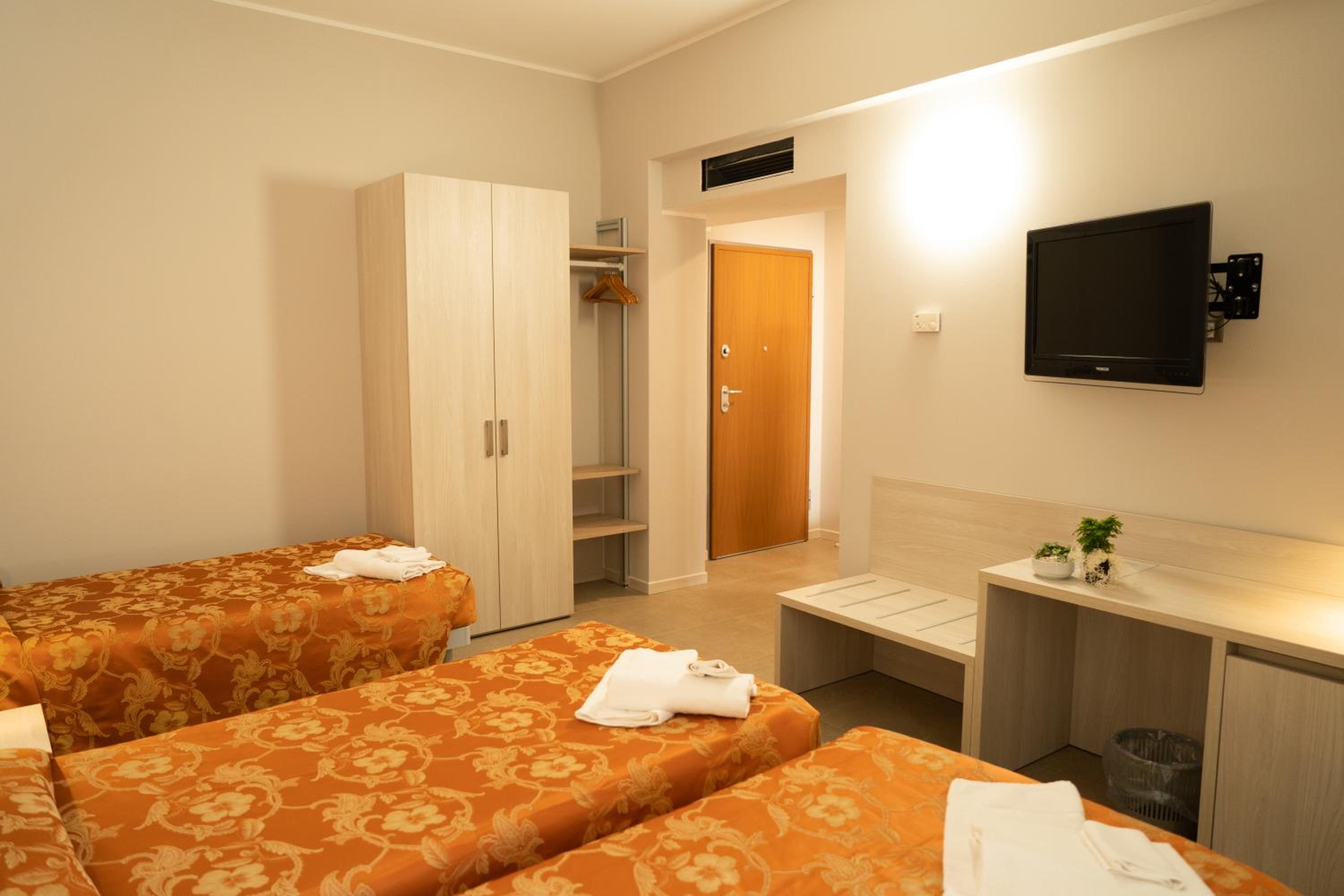 Triple Room photo 2
