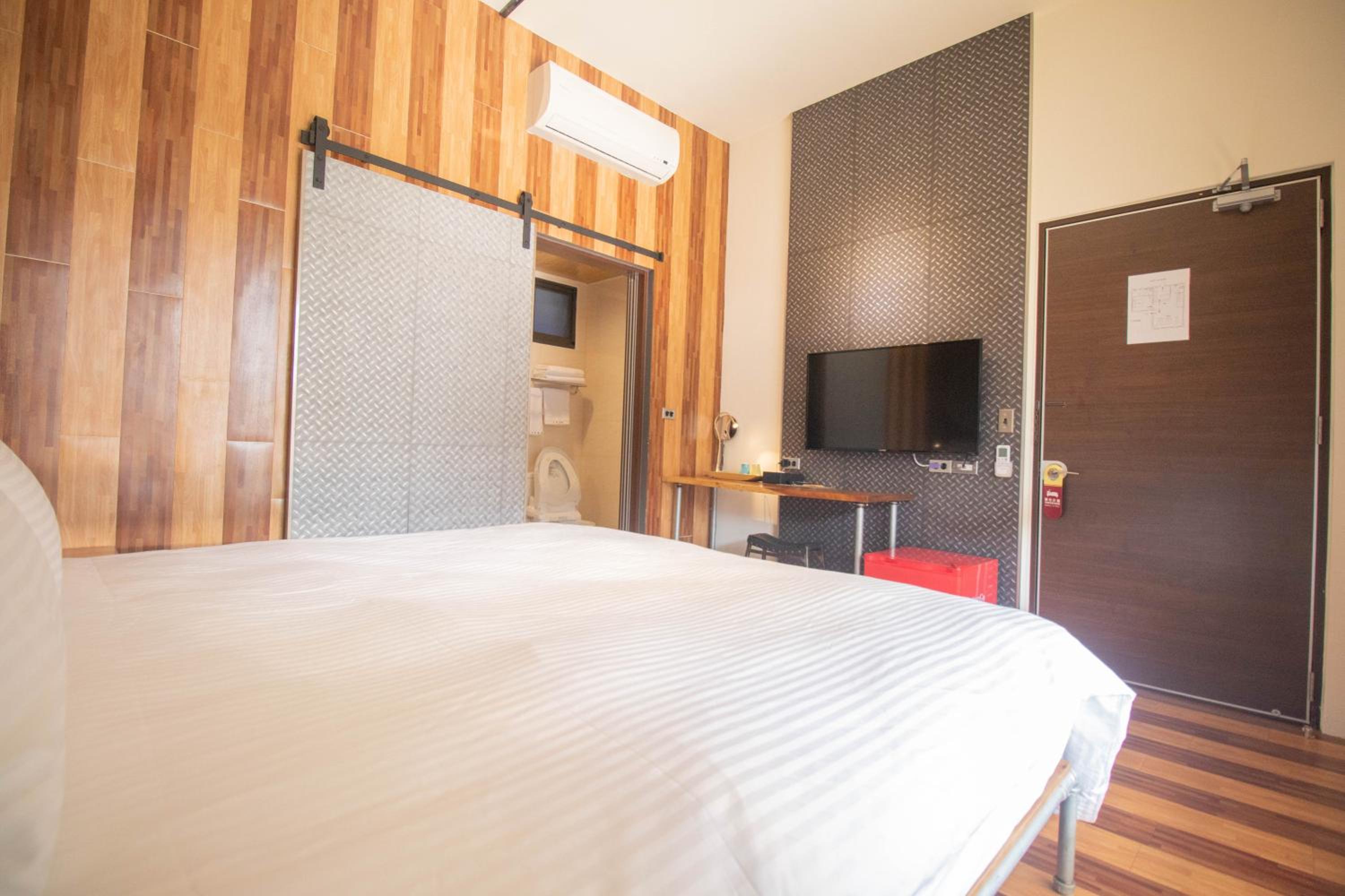 Deluxe Double Room (F) photo 3