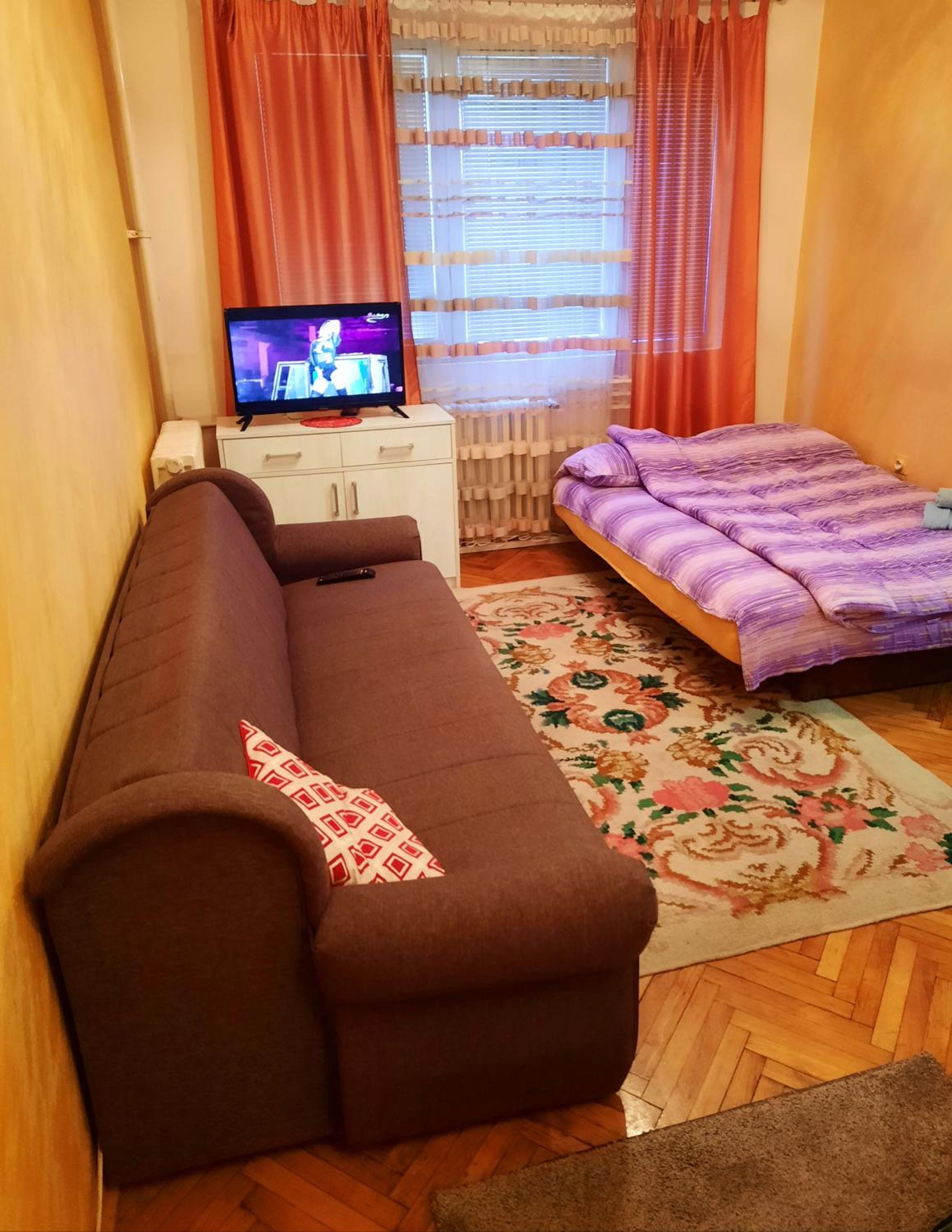 One-Bedroom Apartment photo 1