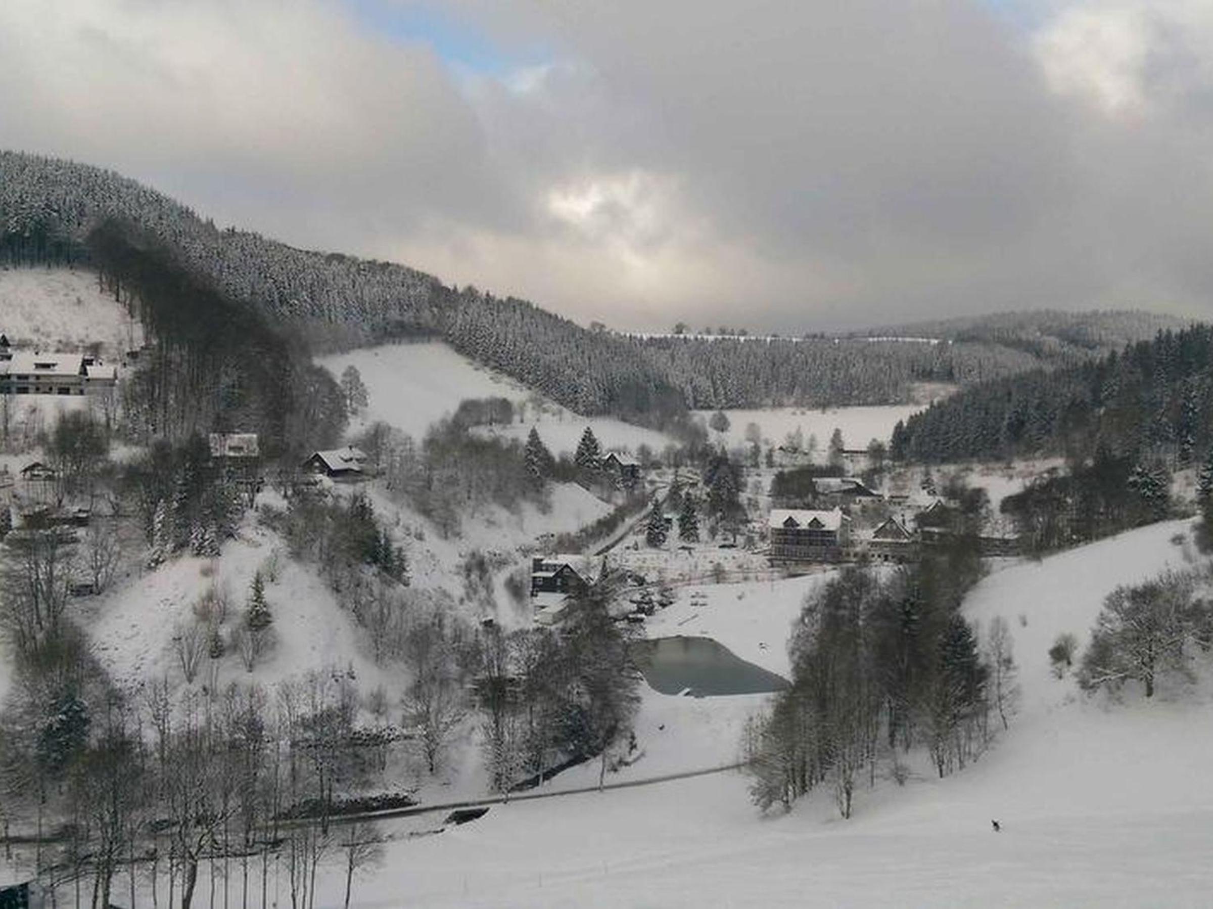 Three-Bedroom Apartment with Mountain View photo 3