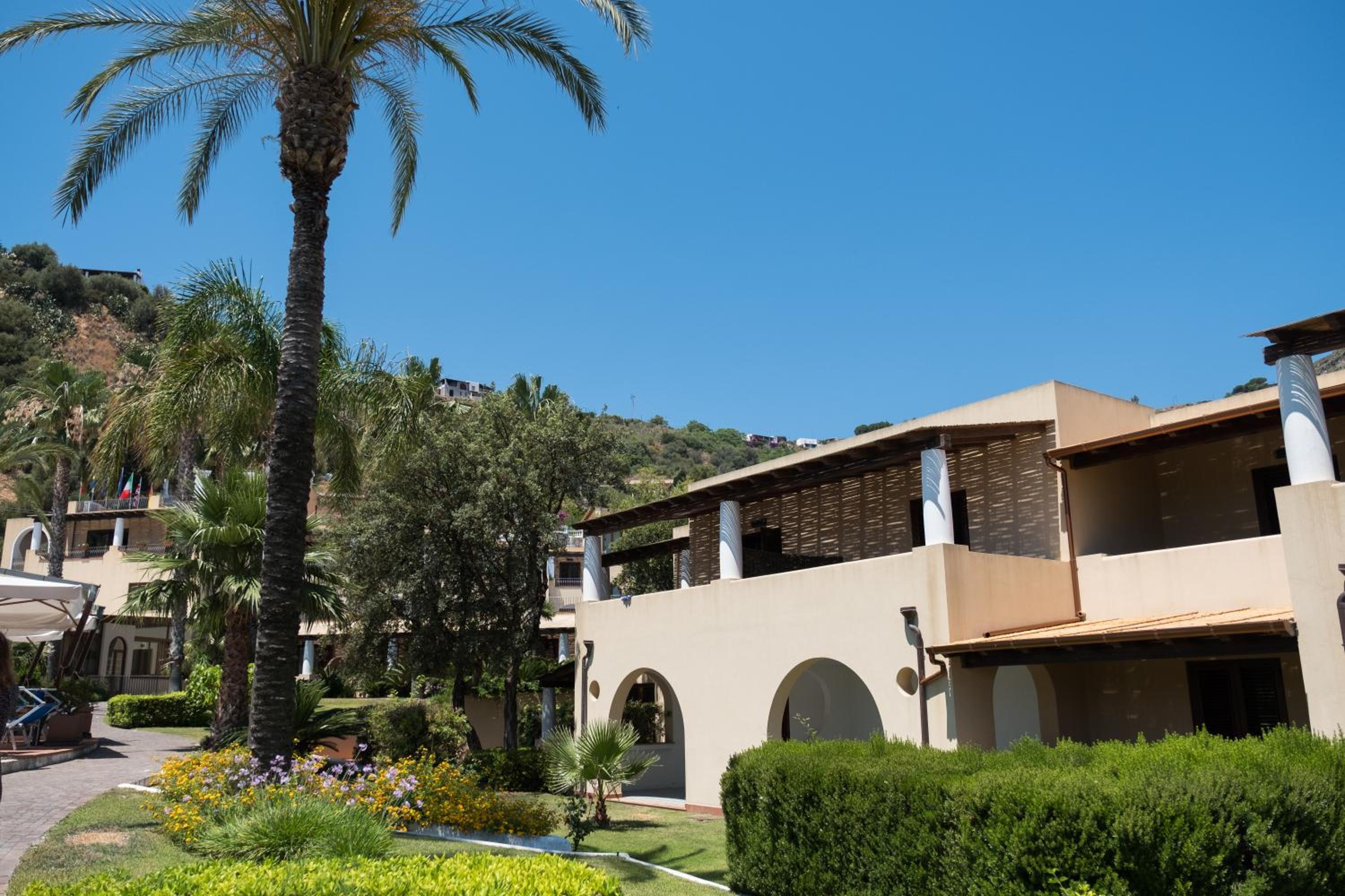 Comfort Double or Twin Room with swimming pool view