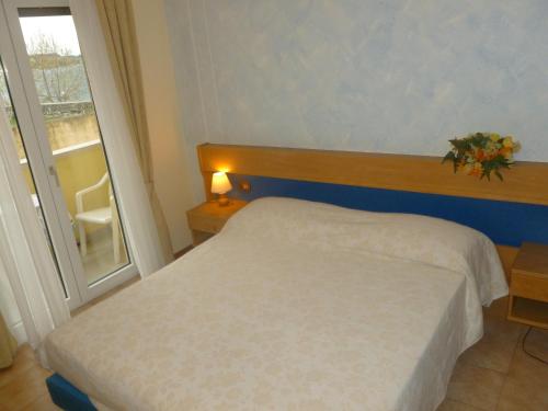 Double Room with Lake View - Photo 7