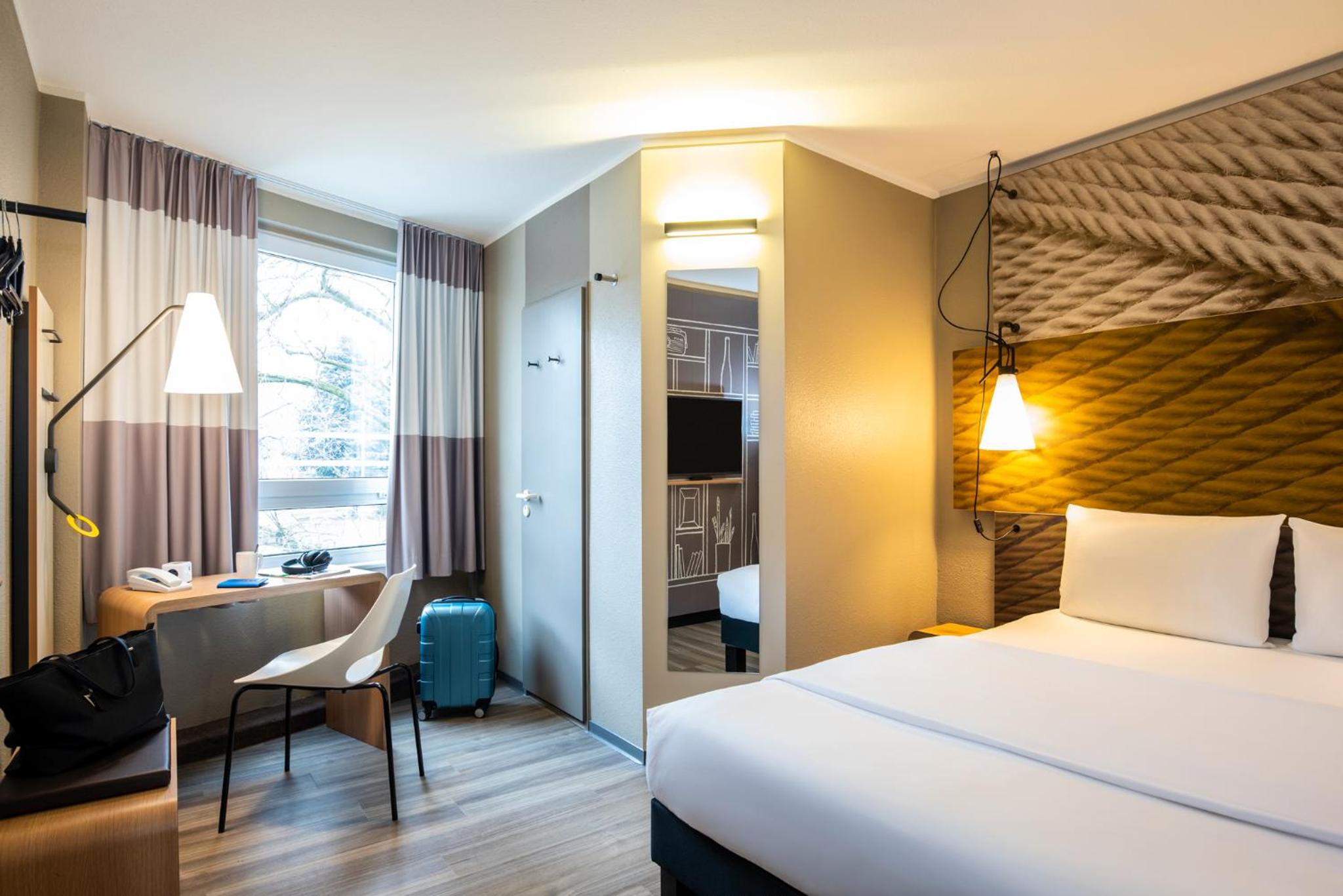 Standard King Room - Photo 1