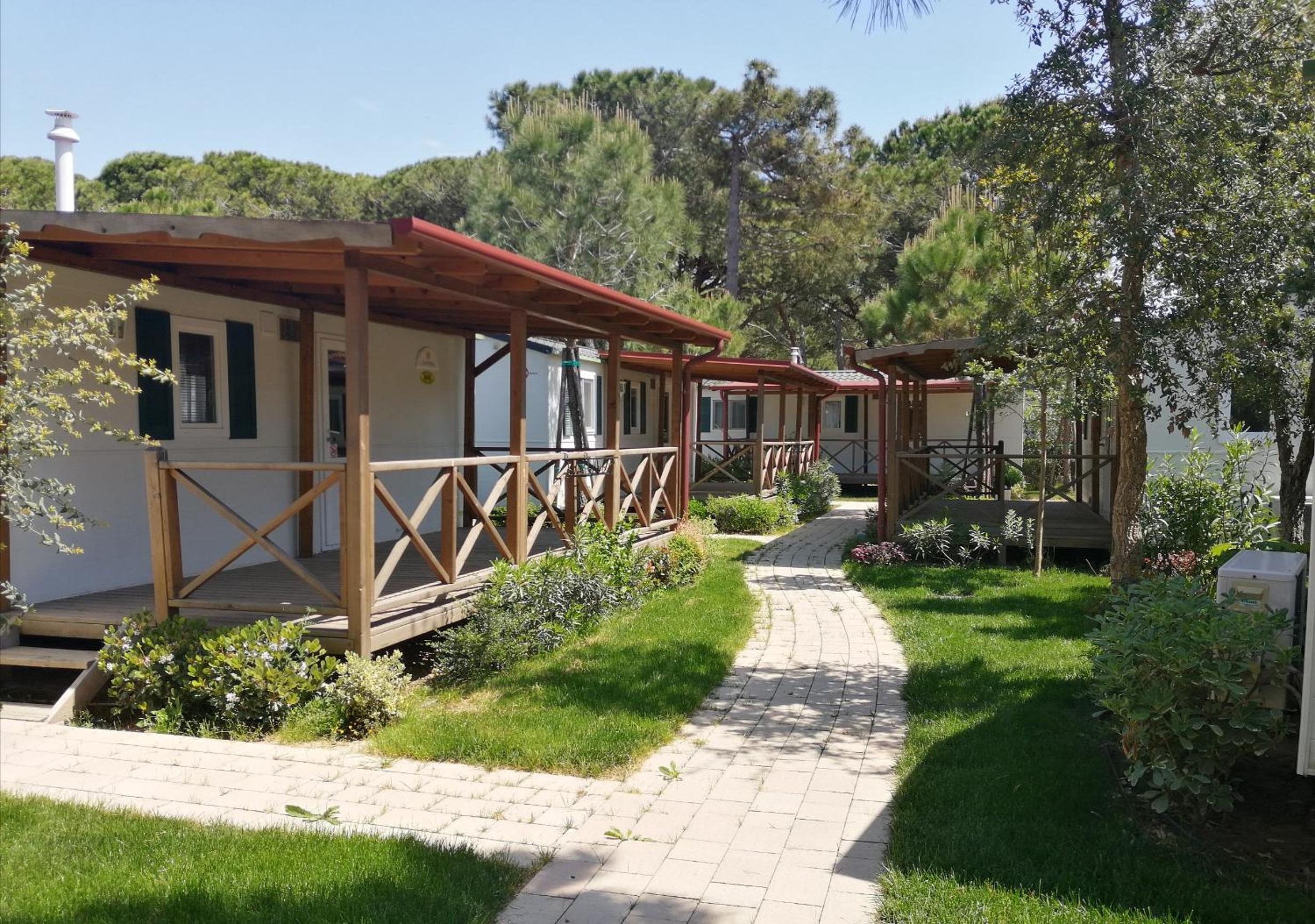 Deluxe Mobile Home (4 Adults) photo 2