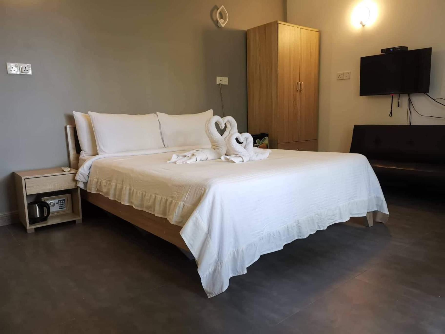 Deluxe Double Room with Balcony and Sea View