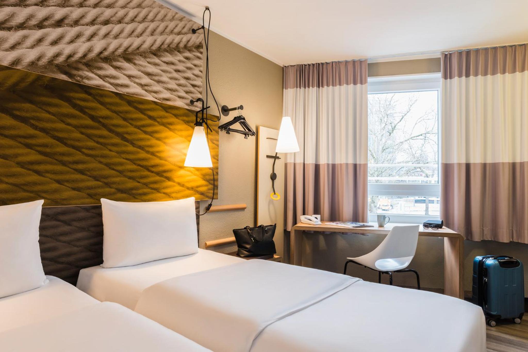 Standard Twin Room - Photo 2