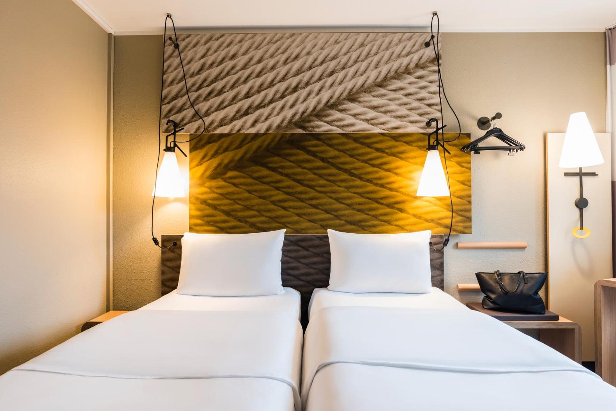Standard Twin Room - Photo 3