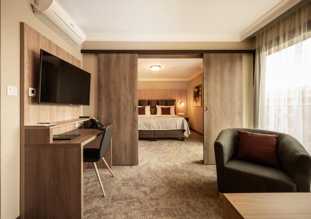 Junior Suite with Balcony and Spa Access photo 2