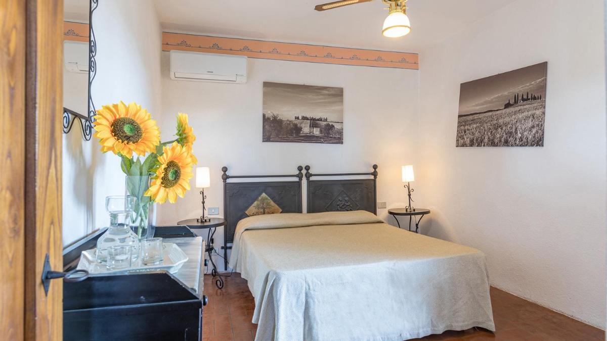 Nine-Bedroom Villa photo 3