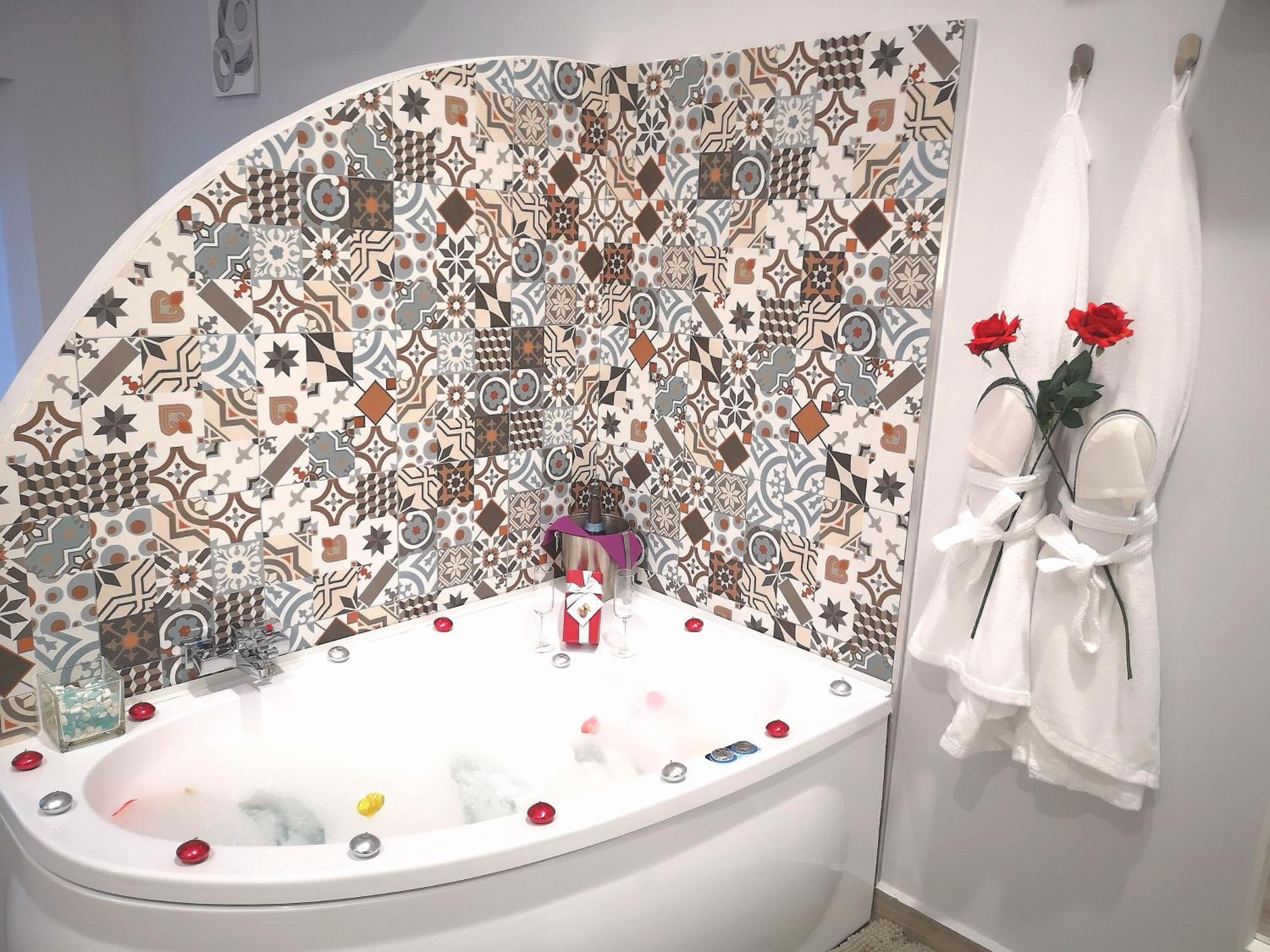Deluxe Suite with Jacuzzi - Venus - Photo 2