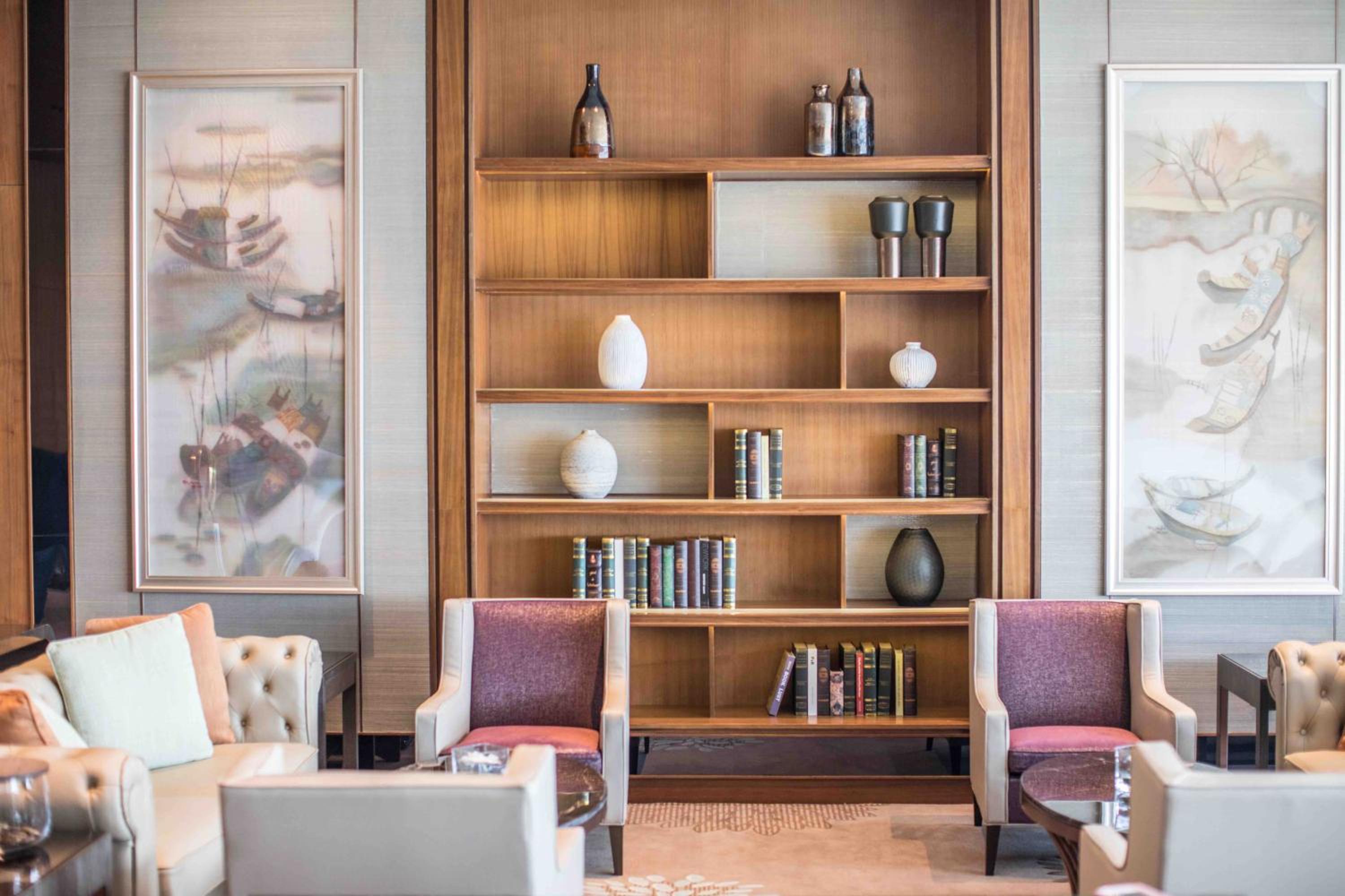 Premium King Room - Club Lounge Access photo 2