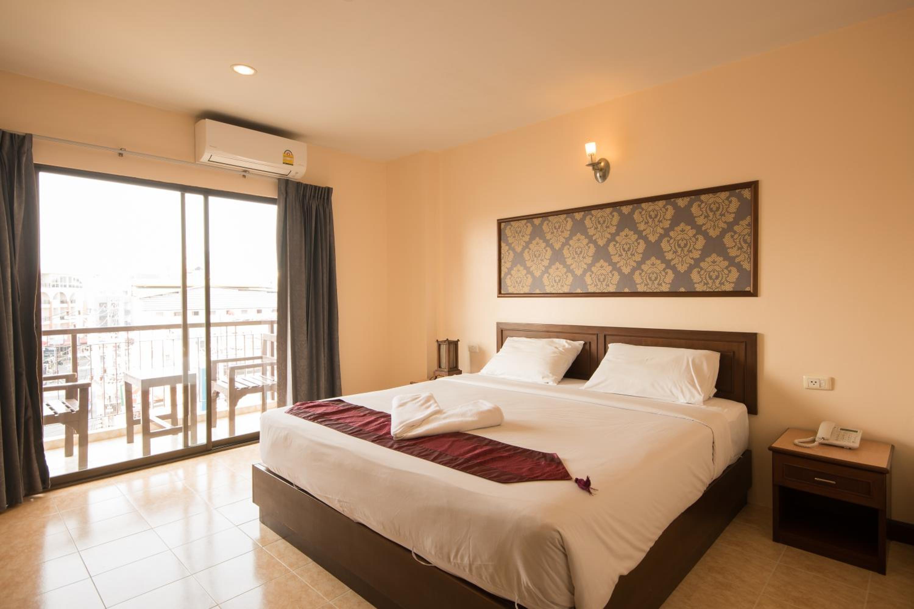 King Room with Pool View - Non-Smoking - Photo 13