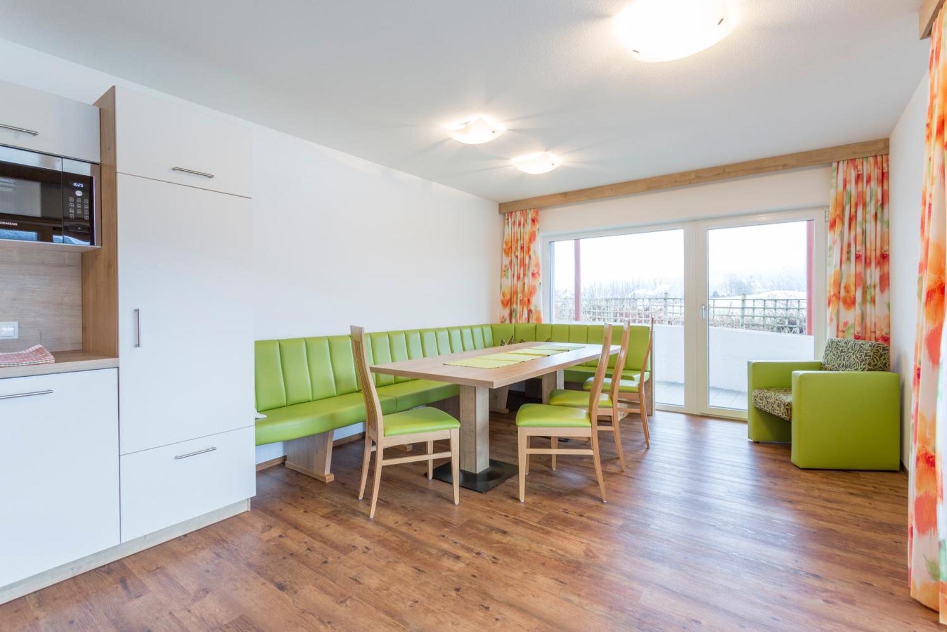 Three-Bedroom Apartment with Three Bathrooms - Photo 4