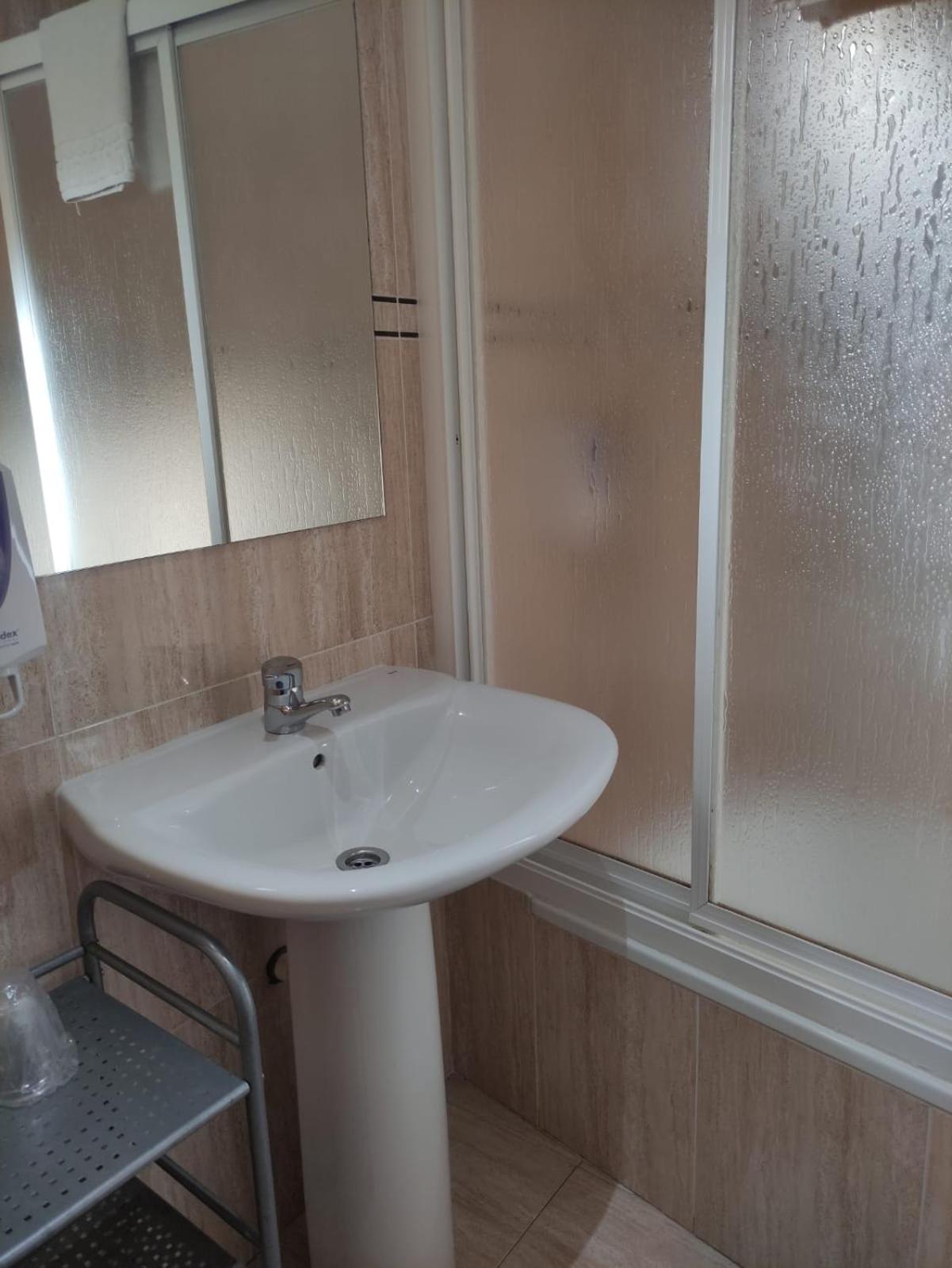Quadruple Room with Bath photo 2