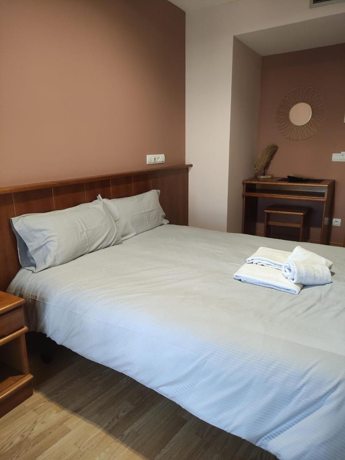 Deluxe Double Room with Balcony photo 3