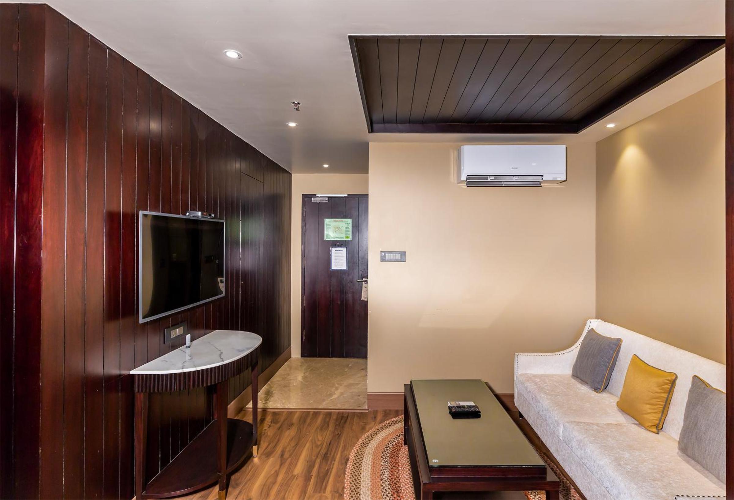 Suite with Mountain View