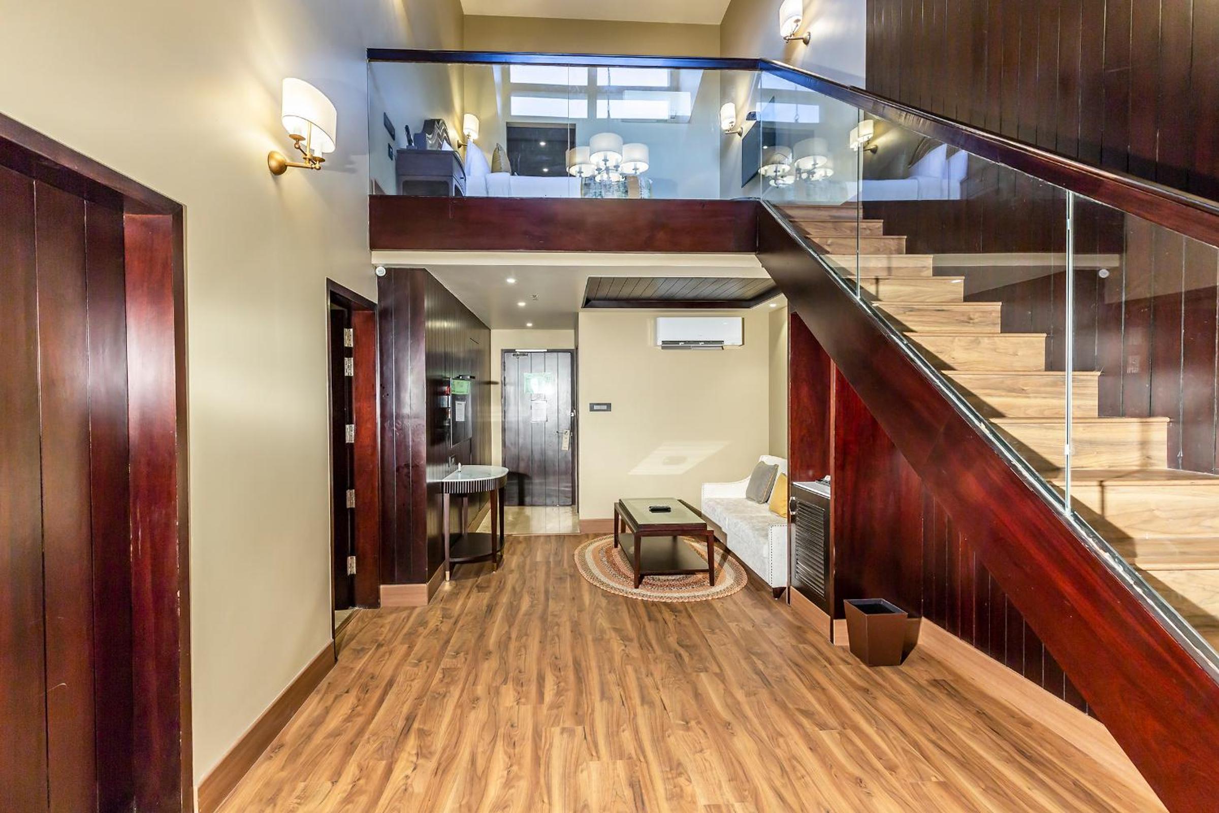Suite with Mountain View