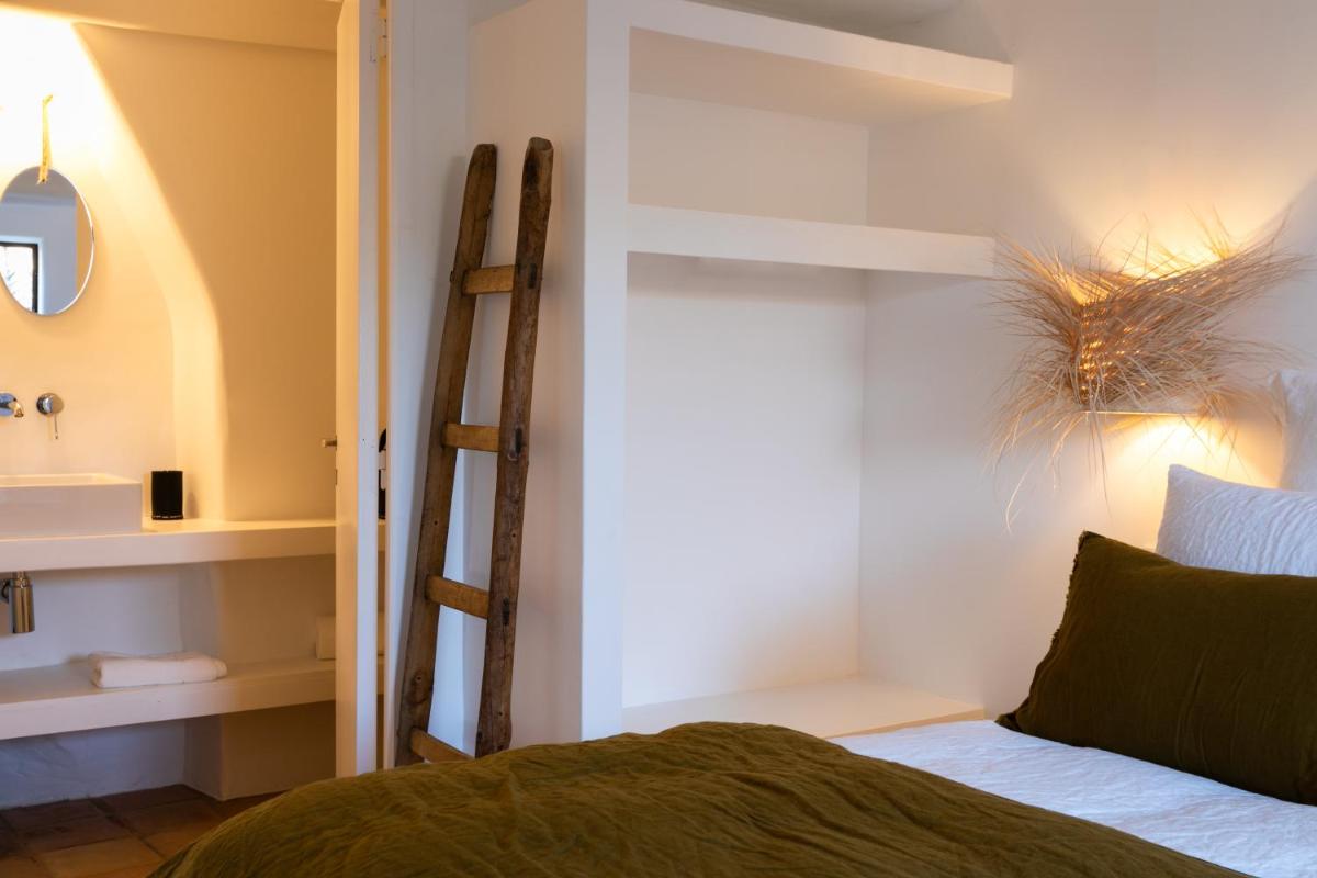 Suite - Photo 1