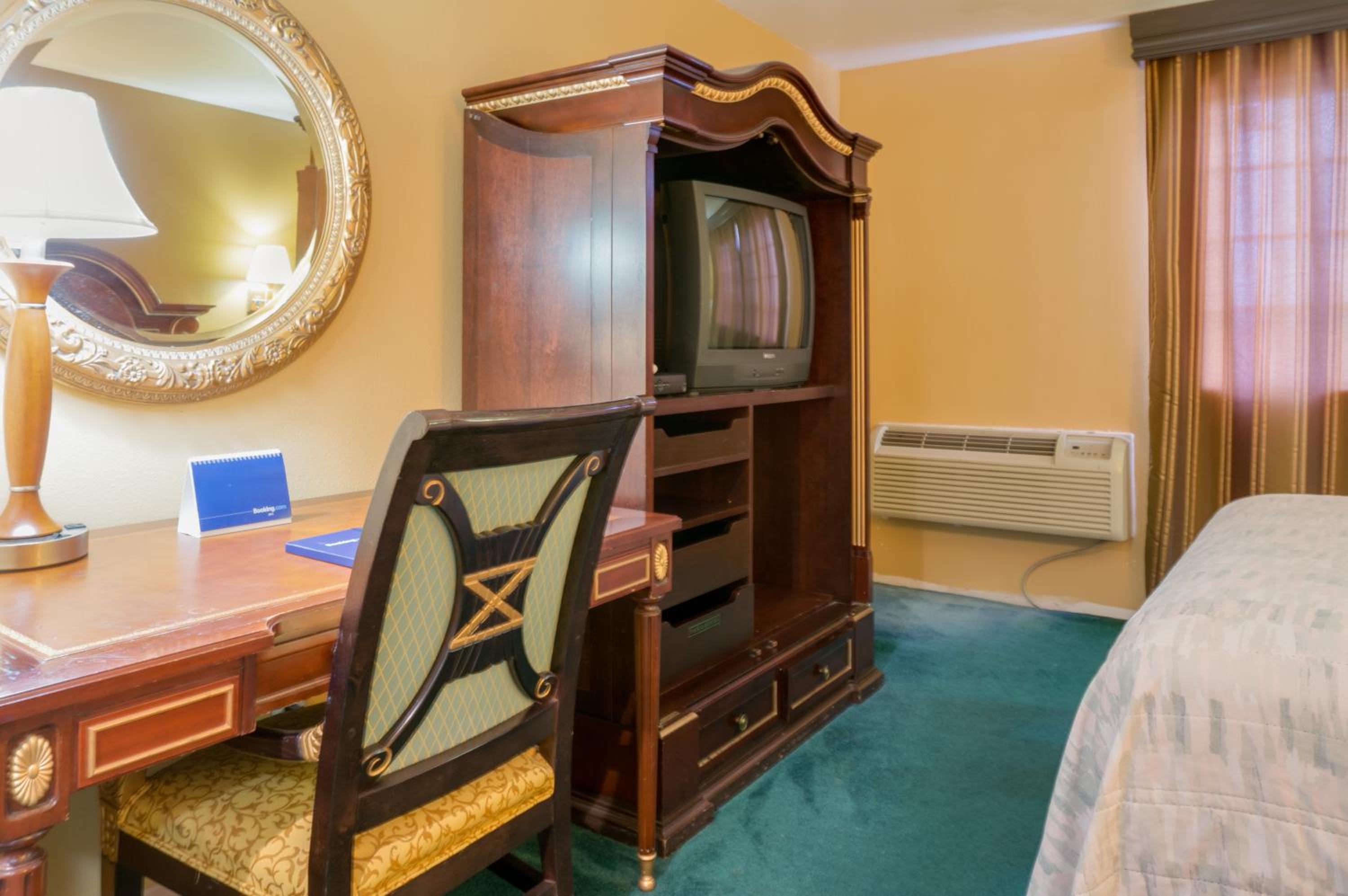 Queen Room photo 3