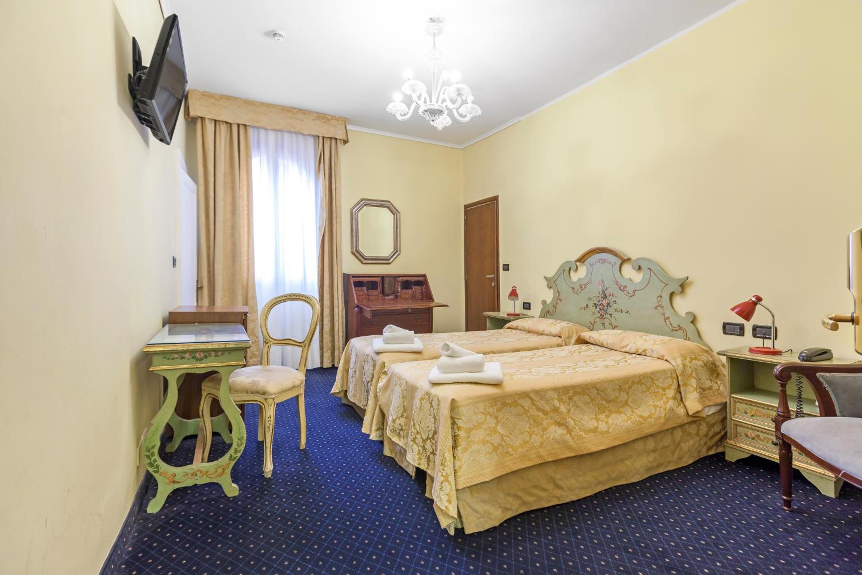 Superior Double or Twin Room photo 3