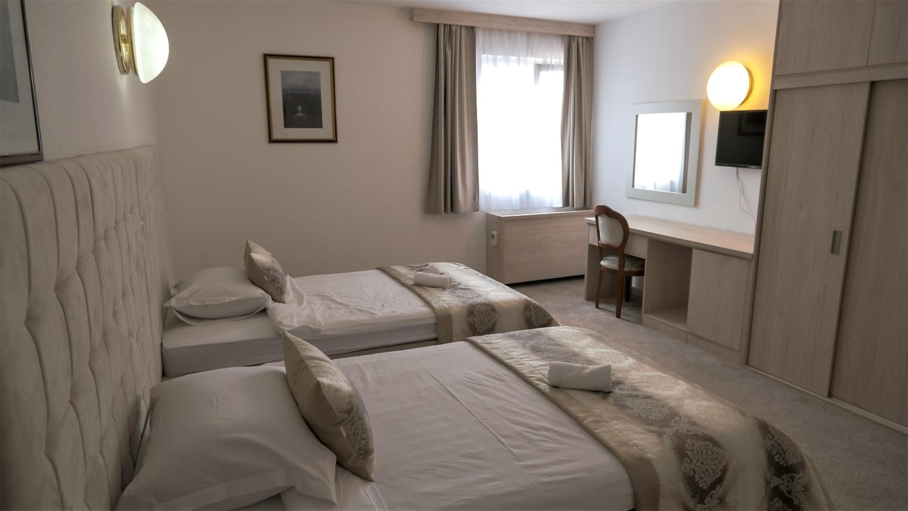 Suite (4 Adults) - Photo 14