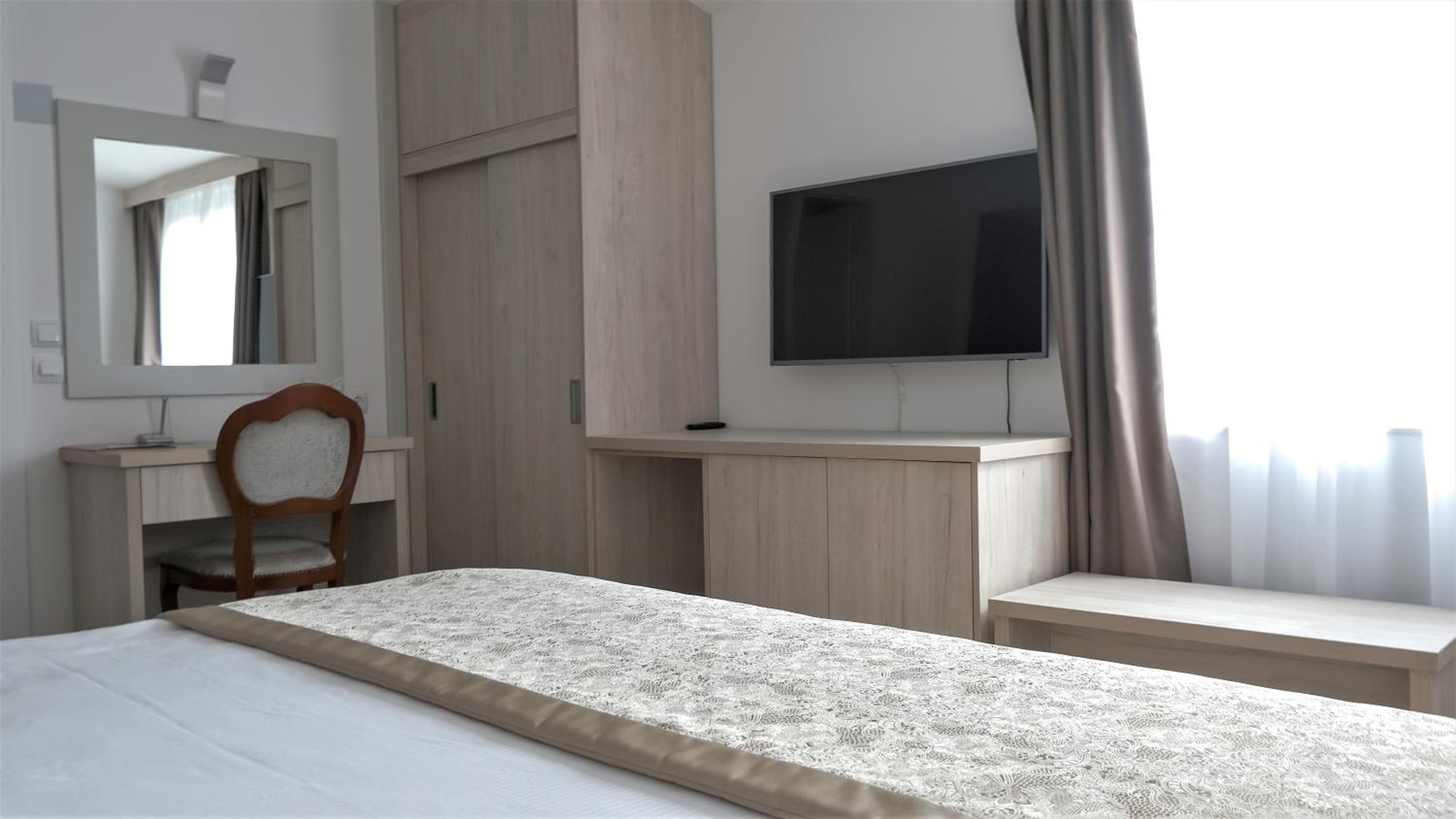 Double Room - Photo 9