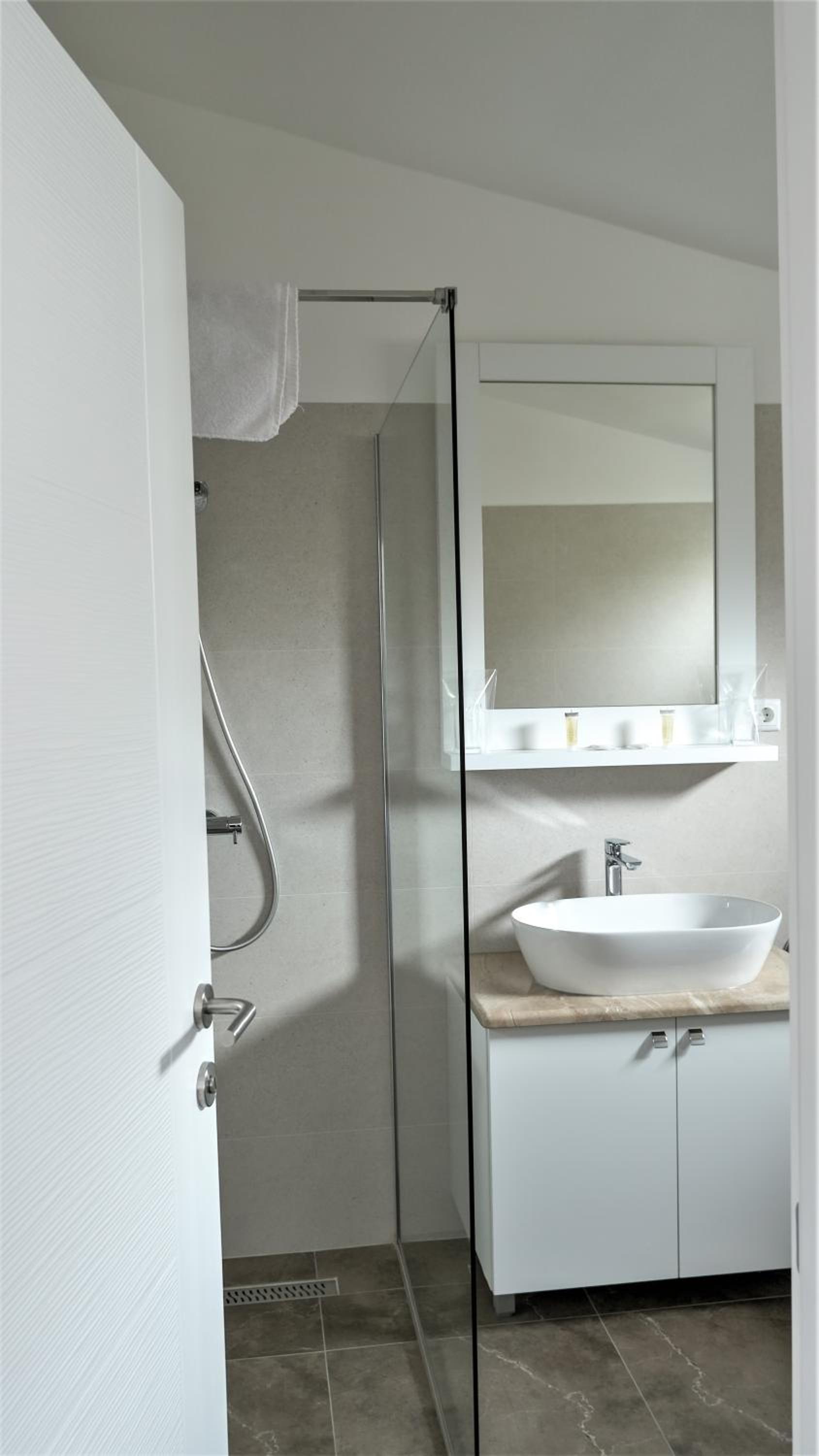 Double Room - Photo 7