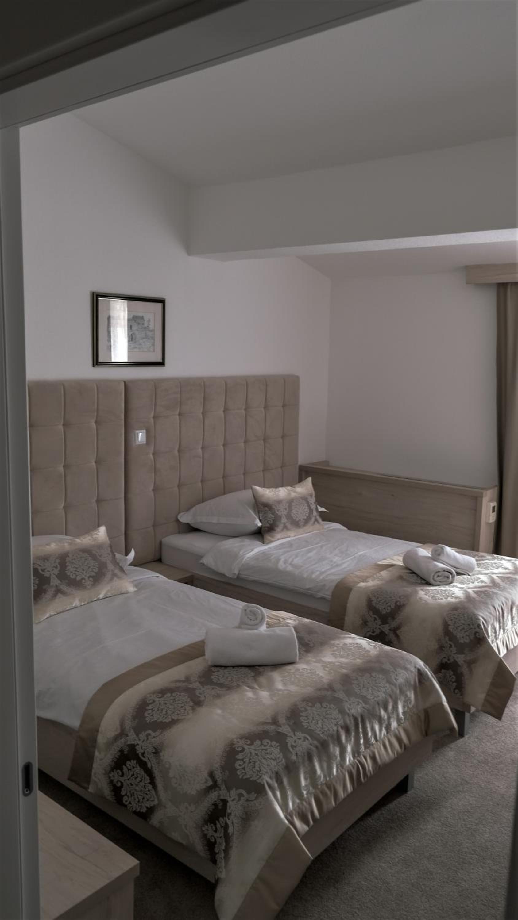 Suite (4 Adults) - Photo 9