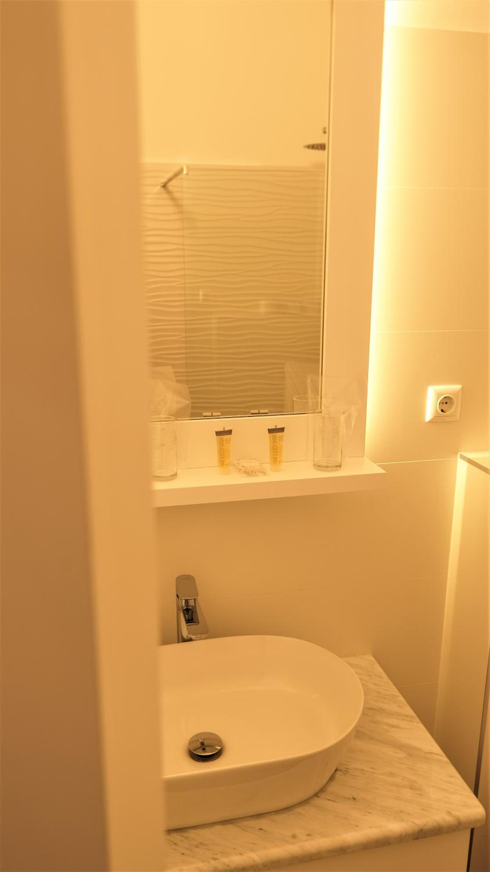 Double Room - Photo 4