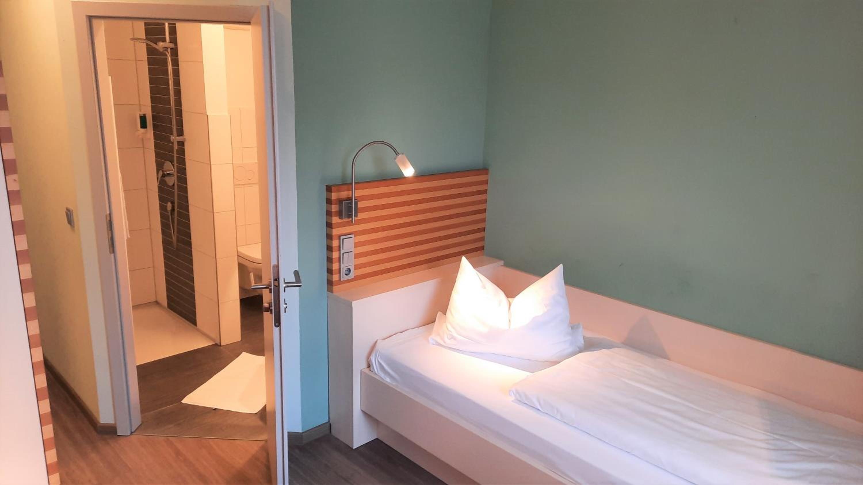 Premium Single Room with Balcony/Terrace photo 2