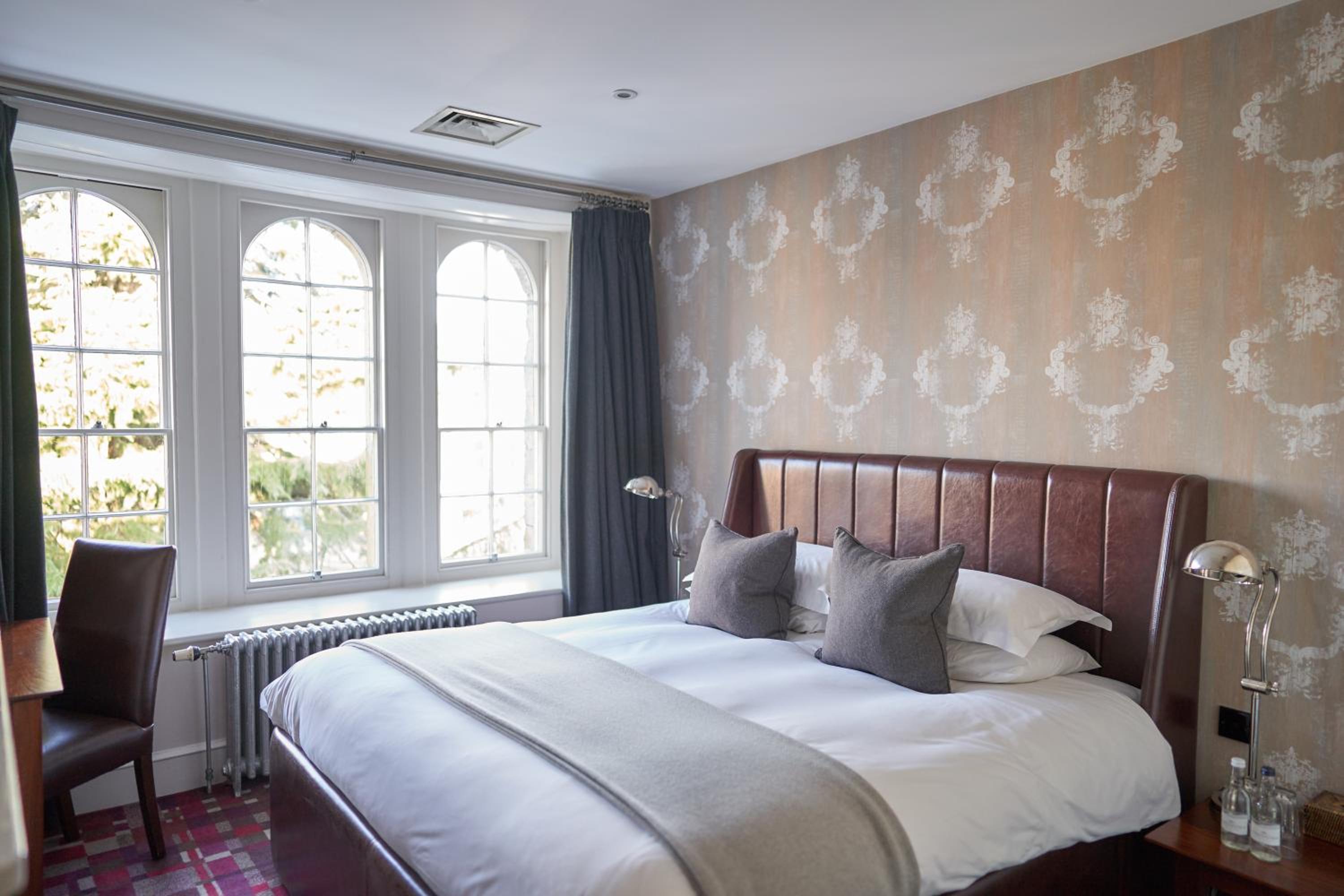 Deluxe Room - Photo 5