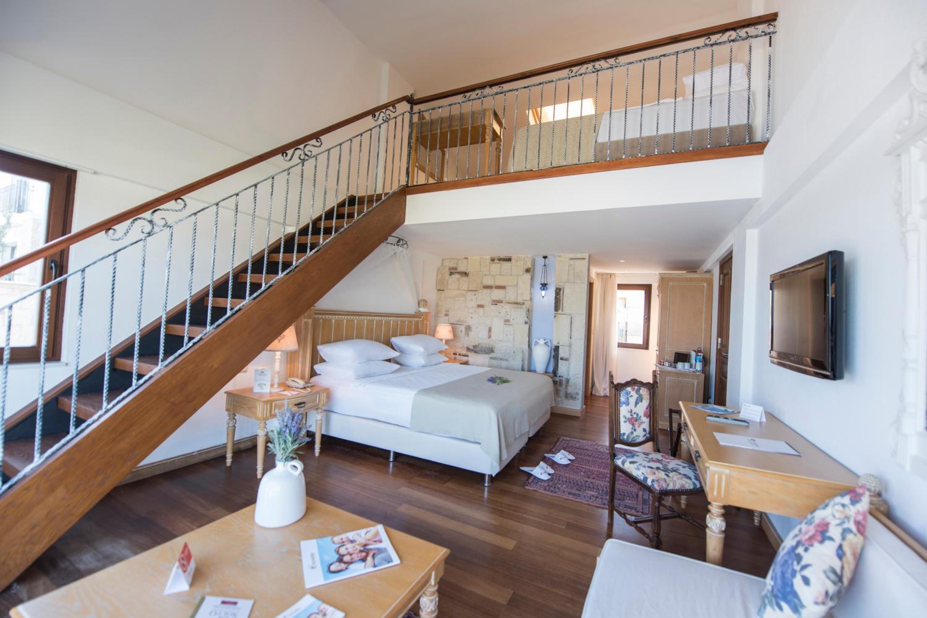 Family Room with Garden View - Photo 3