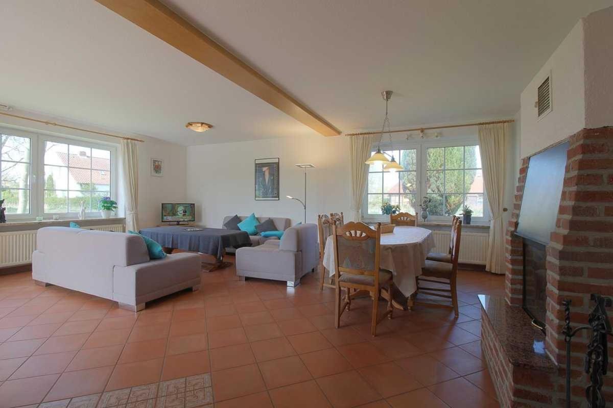 Three-Bedroom House photo 3