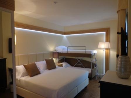 Quadruple Room with Balcony - Photo 3
