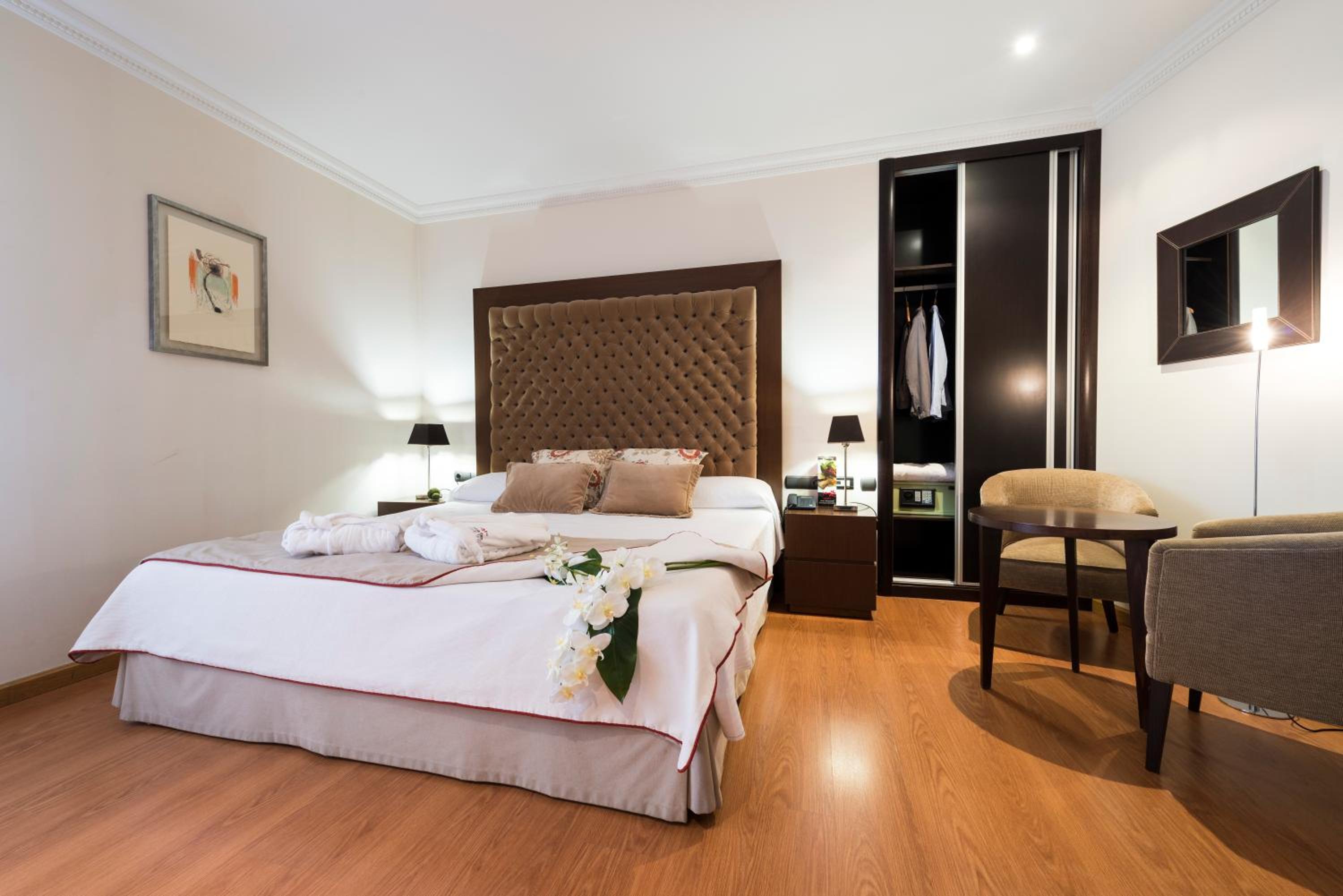 Deluxe Double Room with Spa Bath  - Photo 6