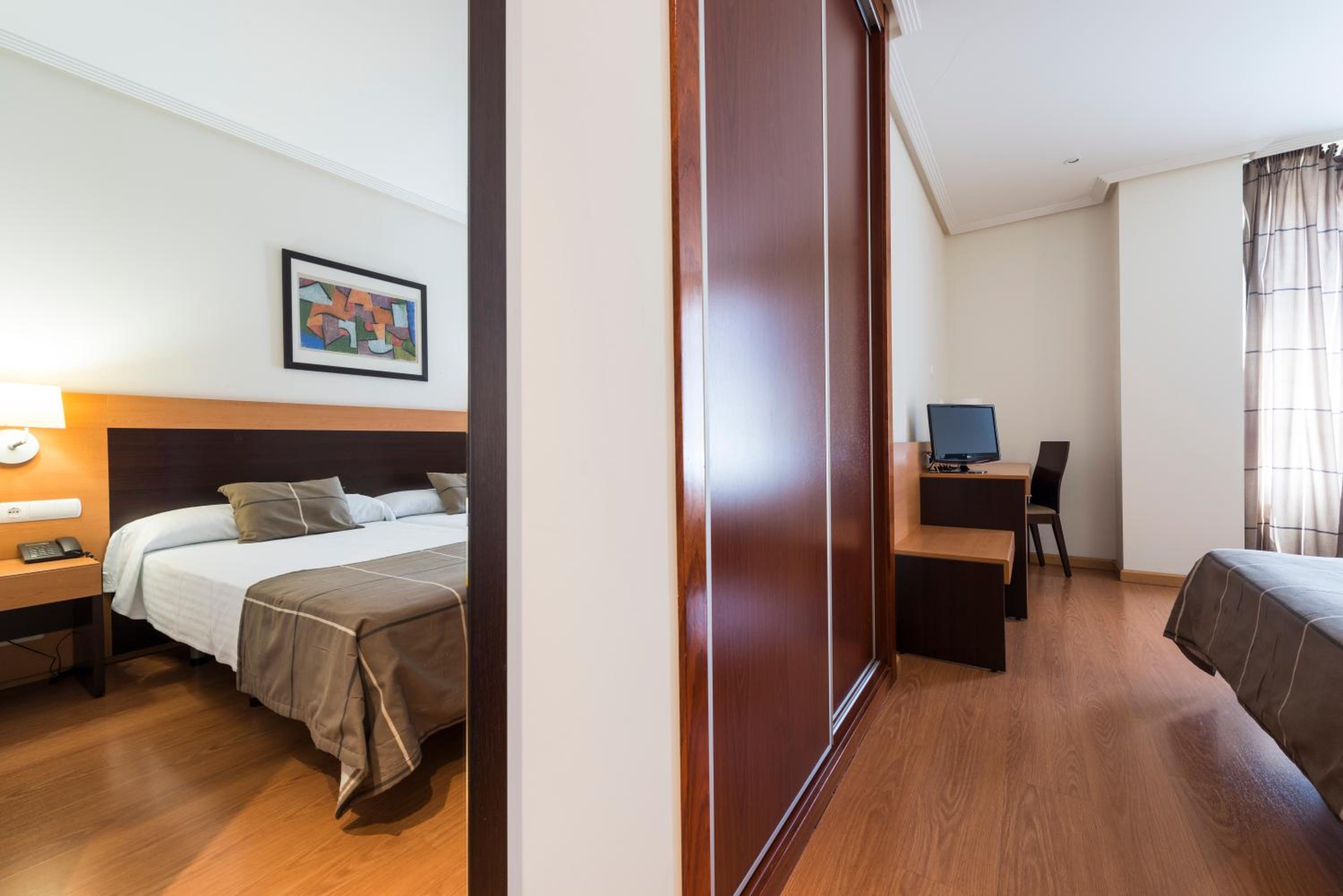 Double or Twin Room - Photo 5