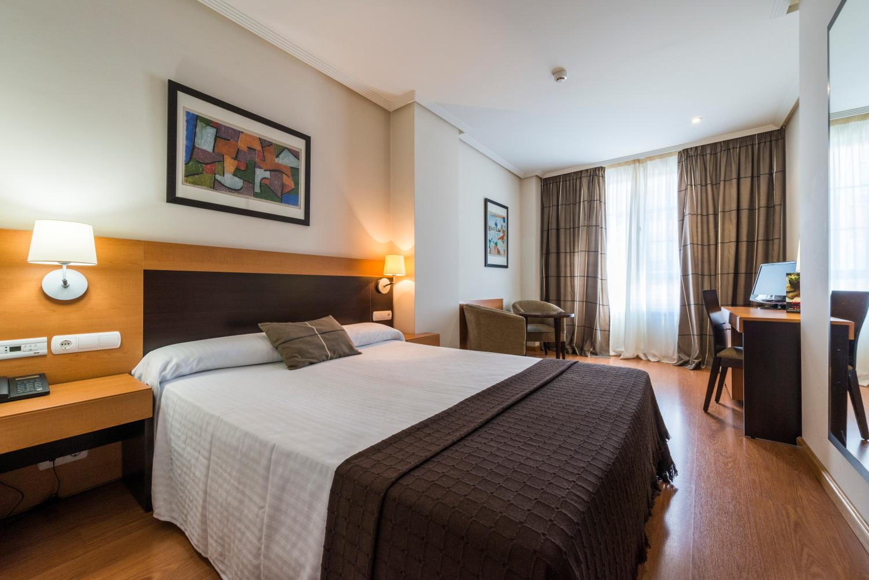 Double or Twin Room - Photo 6