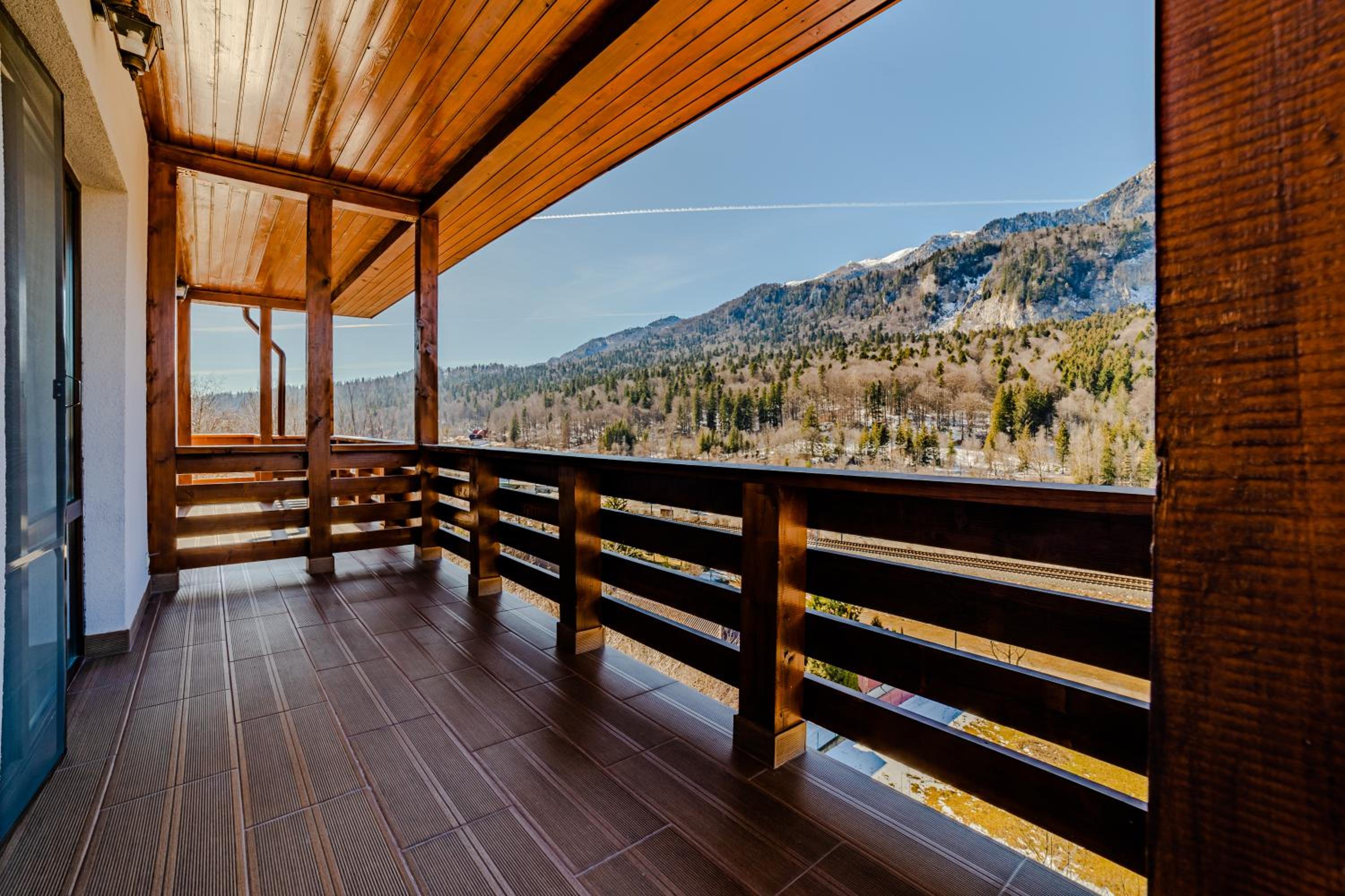 Apartment with Mountain View - Photo 17
