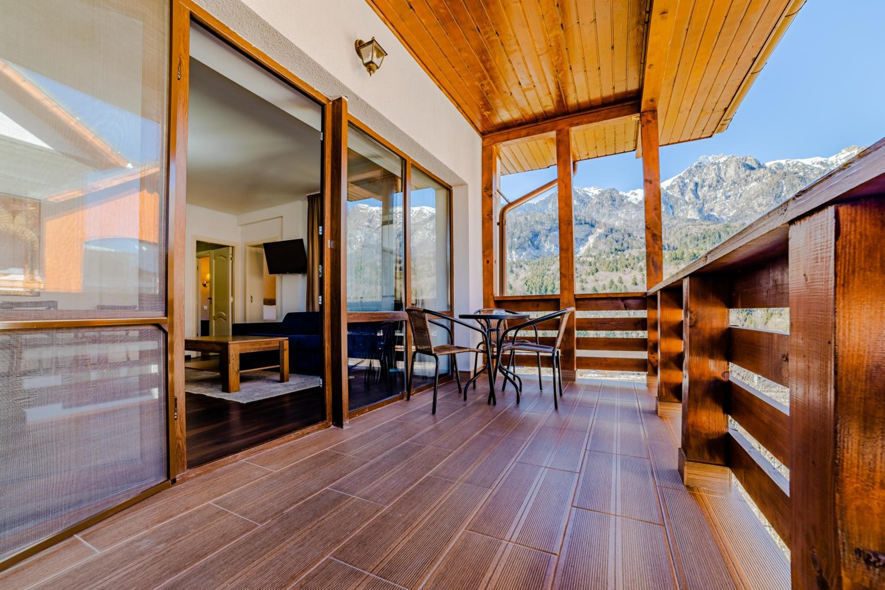 Apartment with Mountain View - Photo 14