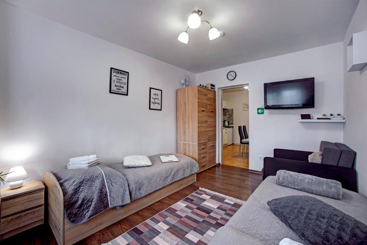 Apartment with Terrace - Photo 7