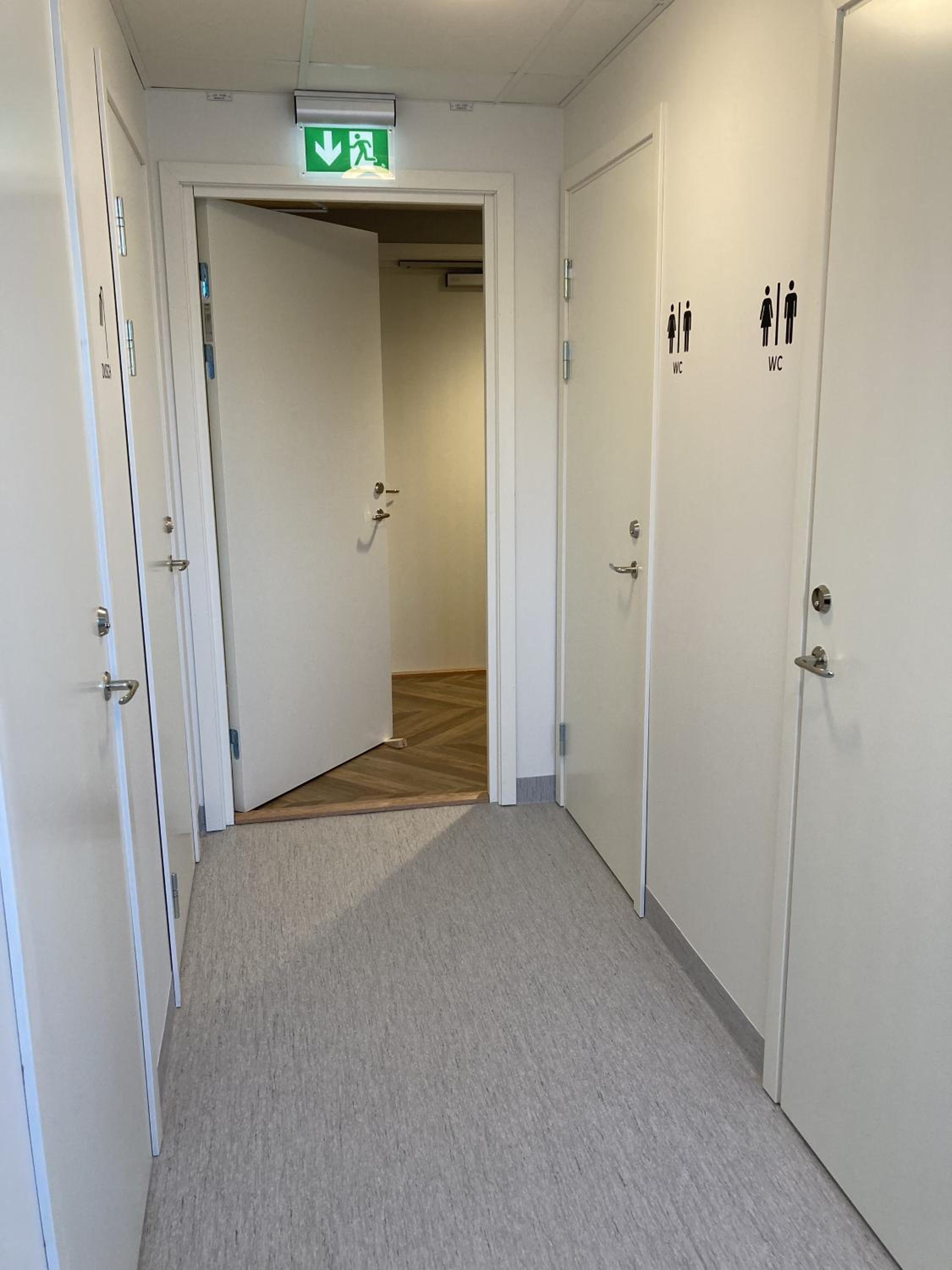 Single Room with Shared Shower and Toilet photo 2