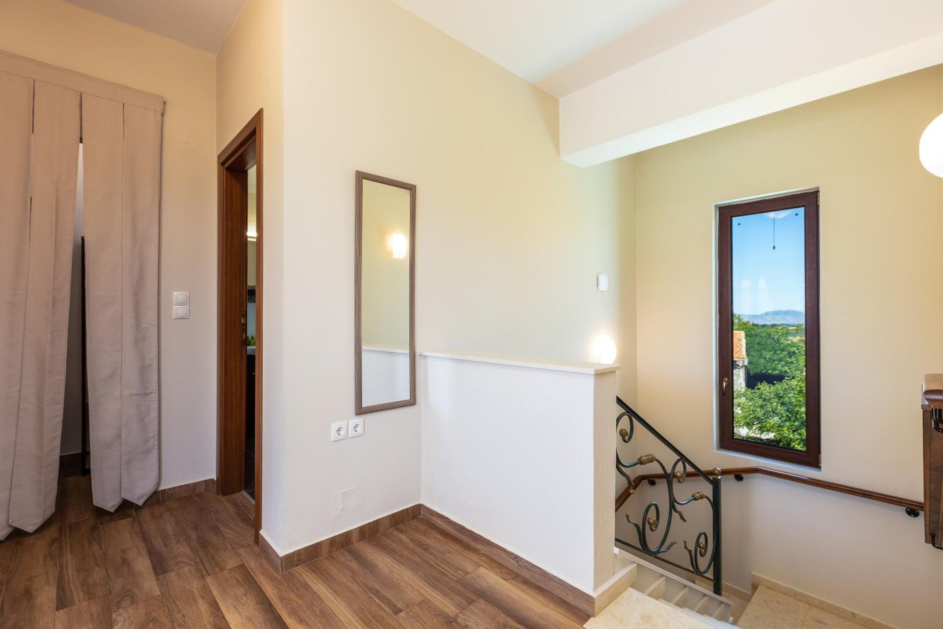 Villa photo 2