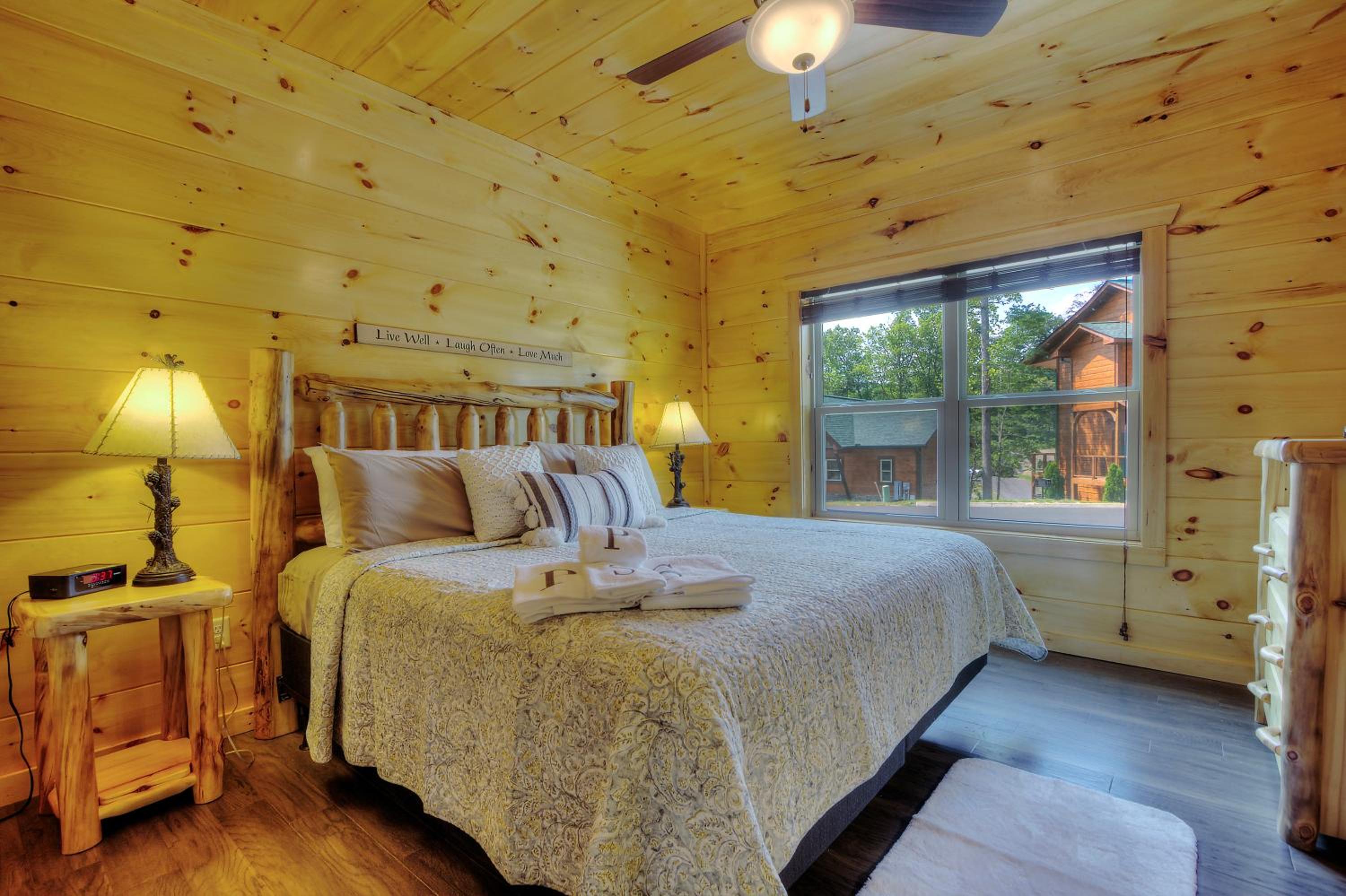 Five-Bedroom House - Photo 1