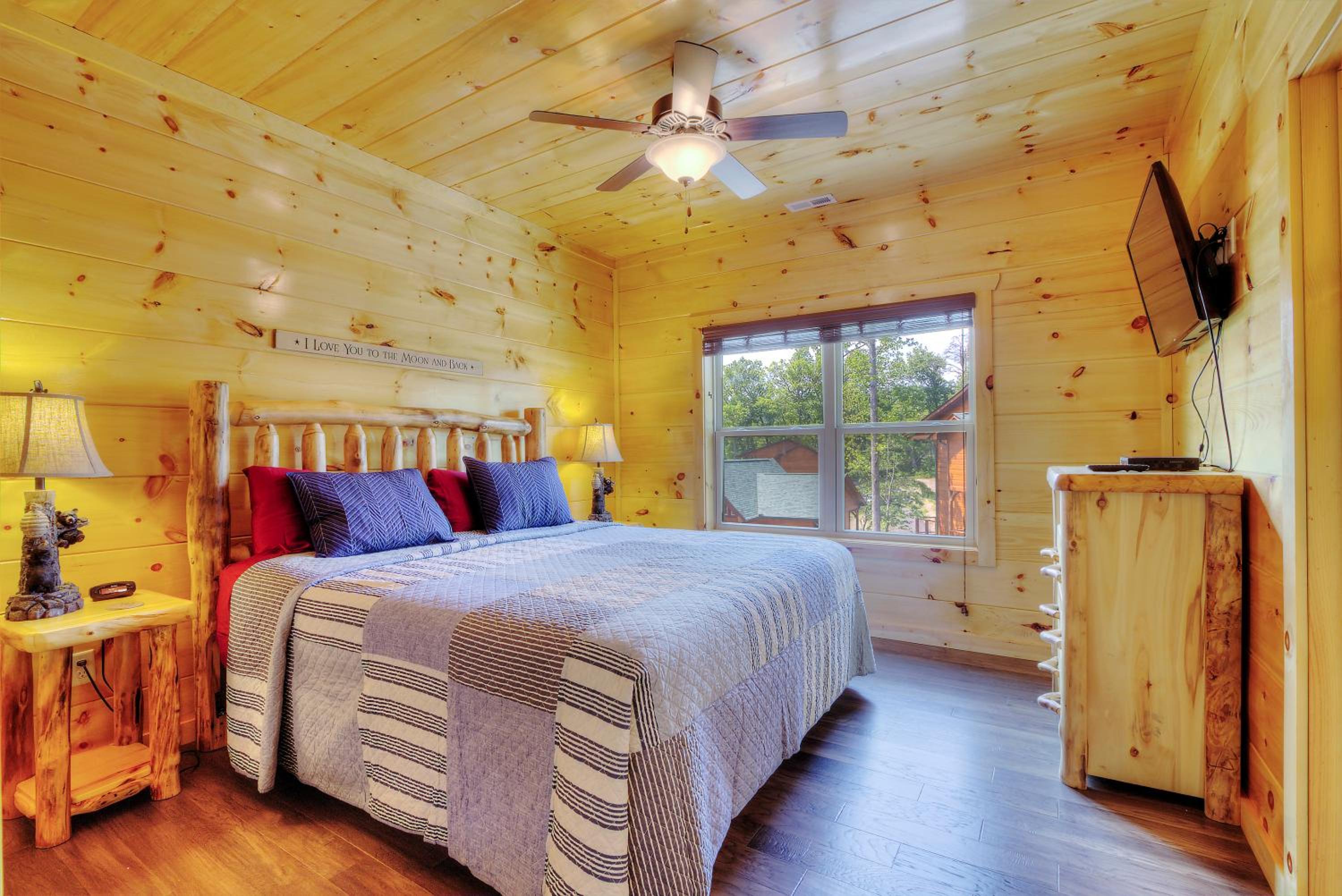 Five-Bedroom House - Photo 27